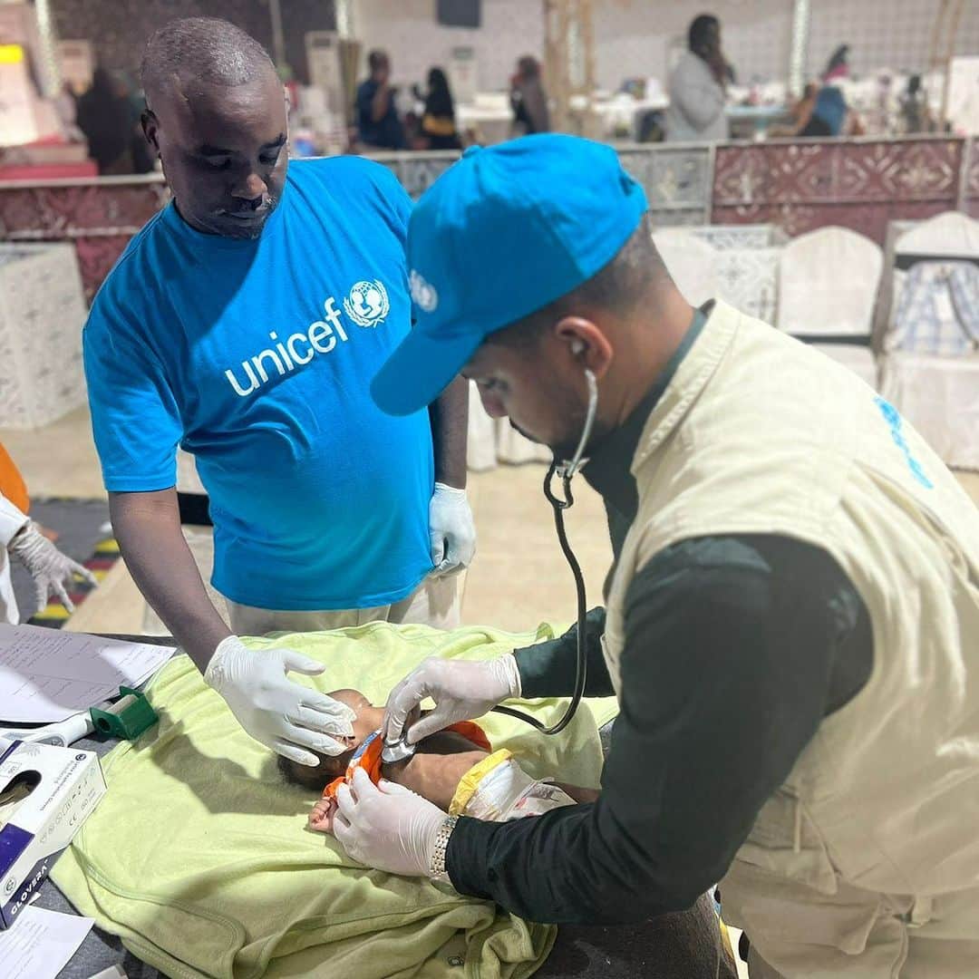 のインスタグラム：「Safe at last.  After a period of heavy fighting and lack of access to basic services, children in the Mygoma orphanage in Khartoum, Sudan are now in a safer location.  UNICEF and partners are providing the children with medical care, nutrition, and mental health support.」