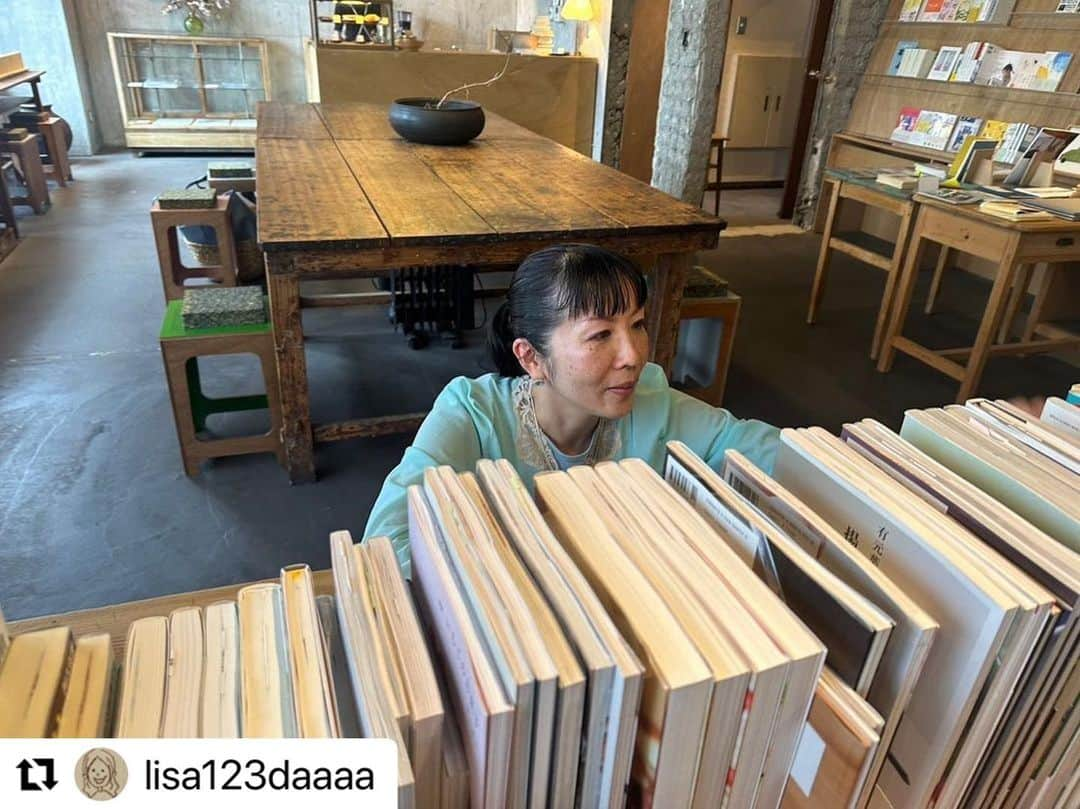 福田淳子さんのインスタグラム写真 - (福田淳子Instagram)「日曜日、白山のPlateau Booksさんでお待ちしてます。  #Repost @lisa123daaaa with @use.repost ・・・ 今日はあさって日曜の『抹茶のおやつ100』福田淳子先生のイベント打ち合わせ＆下見へ。  都営三田線の白山駅A1出口を出て1〜2分で会場の @plateau_books さんがあり、A3出口を出ると、わりとすぐ白山神社であじさい祭りをやってます。しっとり雨粒にぬれて咲く姿がめちゃくちゃきれいでした。  ちなみにこのイベント、緊急開催すぎて情報をお伝えしきれてないのですが、福田先生てづくりのおやつが食べられて、抹茶のディープな話が聞けて、さらにじつはお土産に抹茶がもらえます←NEW  日曜の午後、ご都合つく方はぜひ白山でゆるゆるたのしくおいしくお会いしましょう！男女問わず、ひとりでも、ふたりでも、大歓迎です！  お申し込みフォームはストーリーズのURLから飛ぶのがラクラクです（わたしの「だんだん上手くなる記録」のダンス動画横にもしばらくおいてます。笑）  以下、詳細です🙋‍♀️ =====  『抹茶のおやつ100』福田淳子先生による抹茶のおやつ付き！ トークイベント「最高においしい抹茶のおやつをつくるメソッド」  ＜お菓子のプロ×抹茶のプロが「論理的」に抹茶のおやつを解説！ ＞ ＜ブラインドテストにも挑戦！ 味わって納得の体験型トークイベント＞  【第10回 料理レシピ本大賞】にもエントリー中の書籍『 抹茶のおやつ100』 著者の福田淳子先生による抹茶のおやつ付き！ トークイベントを緊急開催です。  お菓子にしておいしい抹茶の選び方、 抹茶違いで作ったおやつを食べ比べする「ブラインドテスト体験」 など、抹茶尽くしの午後を過ごしませんか？  ゲストスピーカーとして”お茶のプロ” 伊藤園の抹茶担当・阿井 崇さんを迎え、抹茶のおいしさの秘密や、 抹茶に秘められたさまざまなパワーについてもお話しいただきます 。  質疑応答の時間では、抹茶のことだけでなく、 お菓子全般の疑問質問に福田淳子先生が「なんでも答えます！」。 抹茶好きのみなさんはもちろん、 お菓子作りが大好きなみなさんにぜひ、 きていただきたい内容になっています。 楽しみにお待ちしています。  【日程】 6月11日（日） 13時：開場 13時30分：スタート 15時30分：終了予定  【会場】 Plateau Books https://plateau-books.com  【参加費】2,000円（当日受付で支払い） 参加ご希望の方は、チケットをお申込みのうえフォームにご記入ください。 ※チケットお申込み画面ではお支払いは発生しません。  当日券の発売も予定していますが、席数に限りがあるためできましたら事前にチケットをお申込みいただくか 当日来場前に、下記お問い合わせ先までご連絡ください。  【お問い合わせ】 光文社ノンフィクション編集部 件名に（『抹茶のおやつ100』イベントについて）と入れて non@kobunsha.com までご連絡ください。 担当：北川（090ｰ1260-1498）  #抹茶のおやつ #抹茶のおやつ100 #抹茶 #matcha」6月9日 23時12分 - junjunfukuda