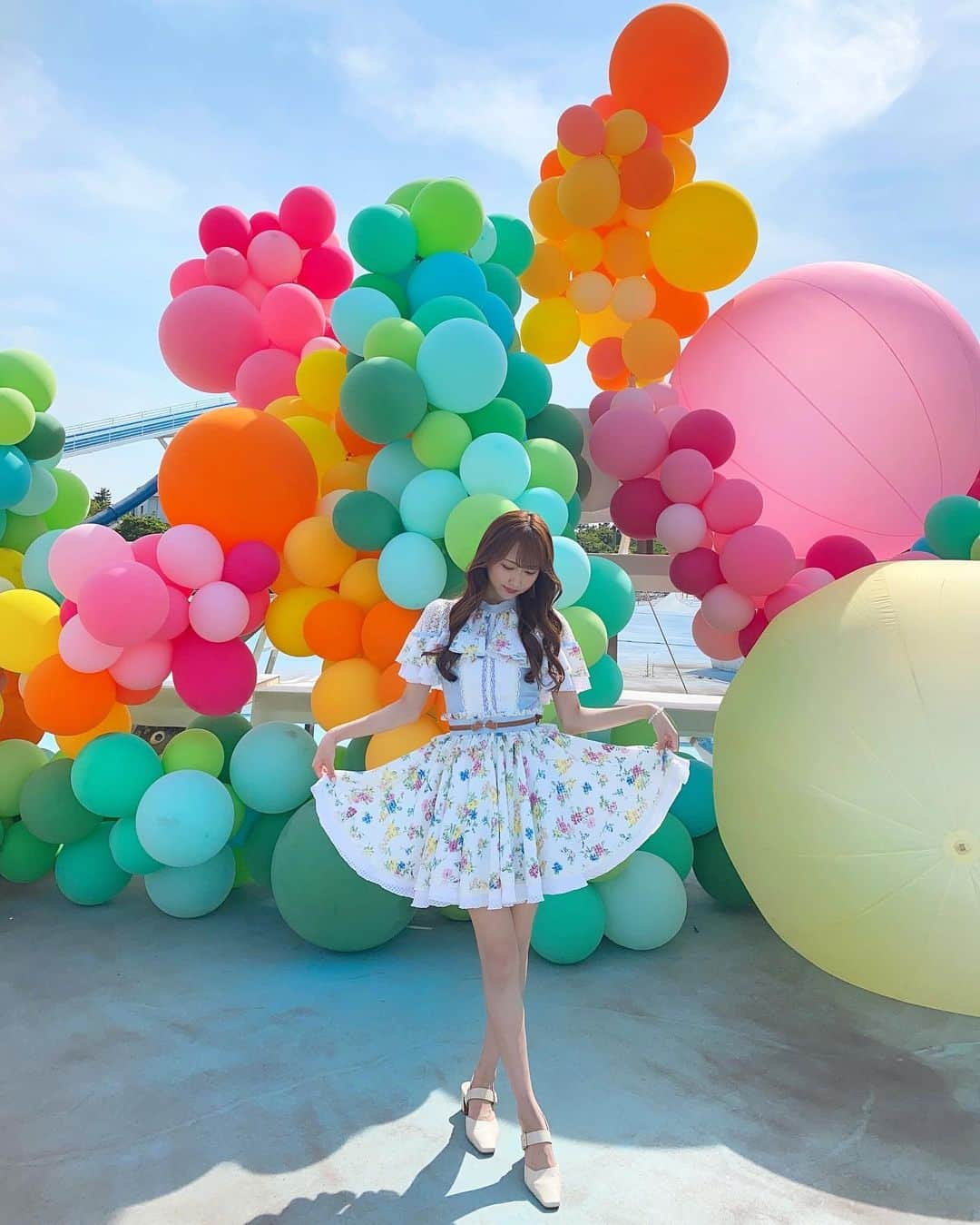 野村実代のインスタグラム：「🫧 ⁡ ⁡ SKE48 31st Single 『好きになっちゃった』 MVが公開されました🩵 ⁡ ⁡ 曲も衣装も王道アイドルで天才！優勝！🥺👏🏻 ⁡ ⁡ ⁡ #SKE48#好きになっちゃった #MV#風船#野村実代」