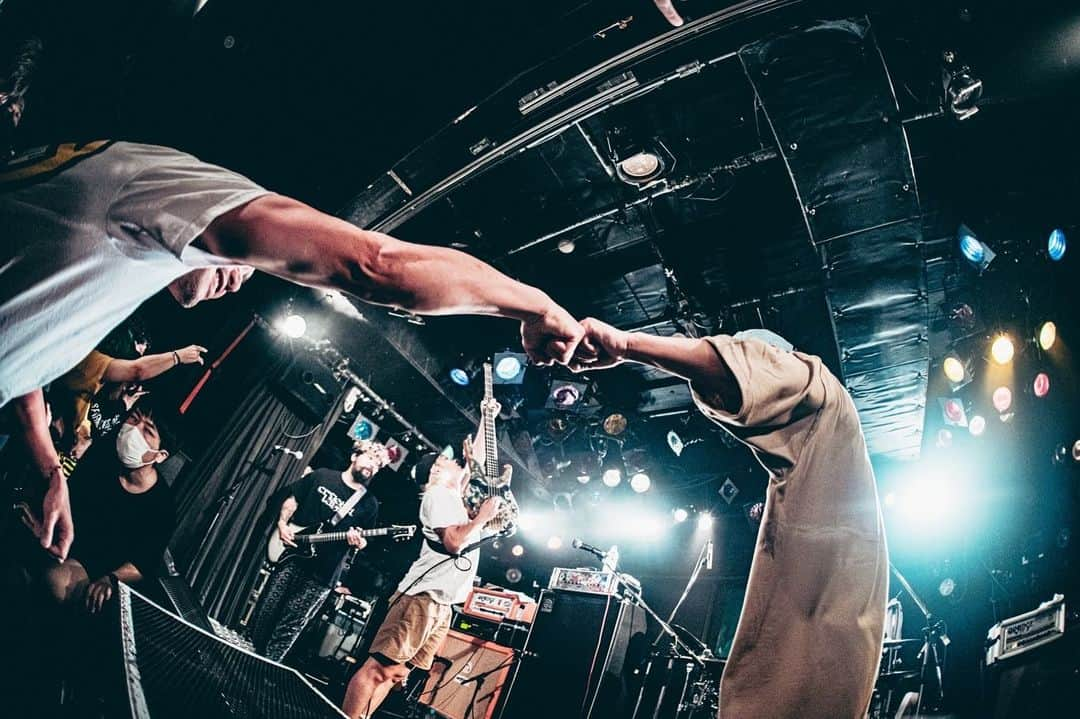 SHADOWSさんのインスタグラム写真 - (SHADOWSInstagram)「Crystal Lake ANKH EASTERN JAPAN TOUR 2023宇都宮HEAVEN’S ROCKありがとうございました！  このツアーも残り2本！ 6/11(日)F.A.D横浜 6/14(水)水戸LIGHT HOUSE チケット↓↓ http://eplus.jp/crystallake-ae/  📸@musicmagic3923」6月9日 23時33分 - shadows_japan