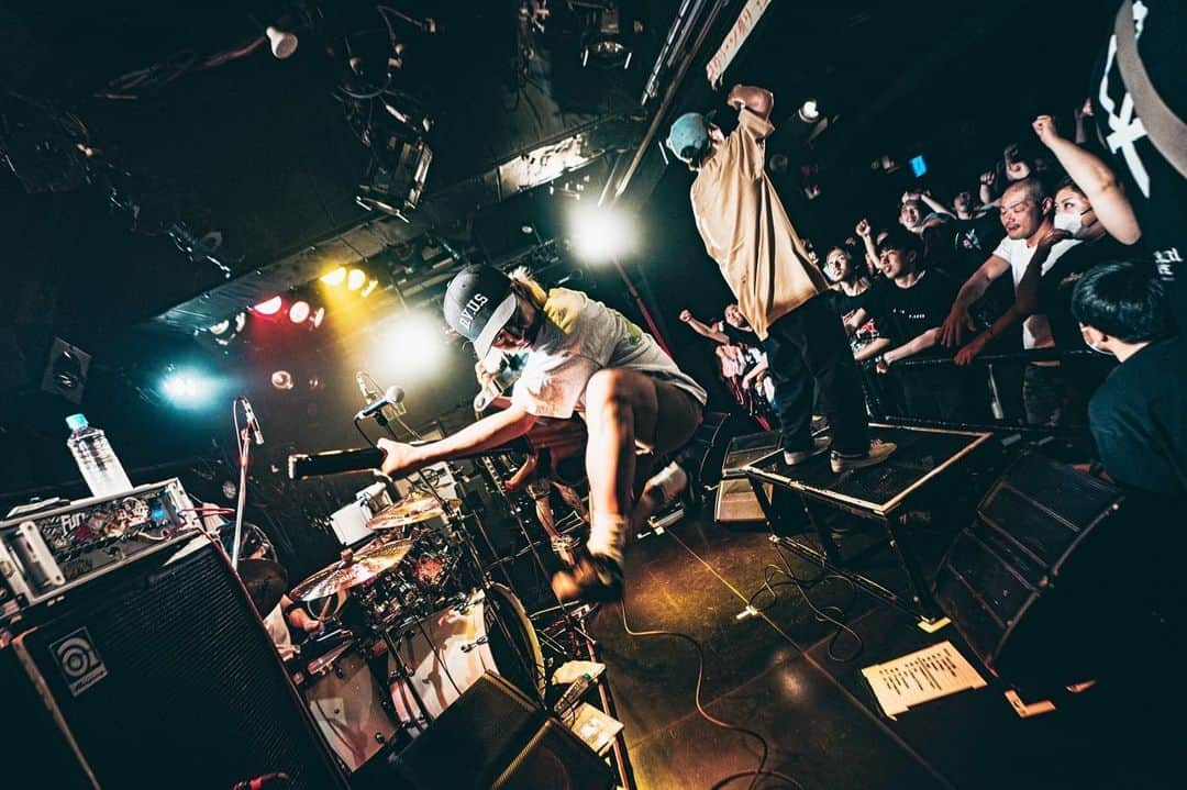 SHADOWSさんのインスタグラム写真 - (SHADOWSInstagram)「Crystal Lake ANKH EASTERN JAPAN TOUR 2023宇都宮HEAVEN’S ROCKありがとうございました！  このツアーも残り2本！ 6/11(日)F.A.D横浜 6/14(水)水戸LIGHT HOUSE チケット↓↓ http://eplus.jp/crystallake-ae/  📸@musicmagic3923」6月9日 23時33分 - shadows_japan