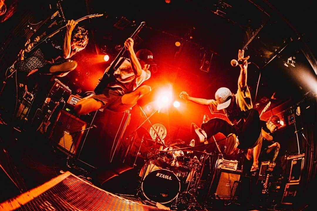 SHADOWSさんのインスタグラム写真 - (SHADOWSInstagram)「Crystal Lake ANKH EASTERN JAPAN TOUR 2023宇都宮HEAVEN’S ROCKありがとうございました！  このツアーも残り2本！ 6/11(日)F.A.D横浜 6/14(水)水戸LIGHT HOUSE チケット↓↓ http://eplus.jp/crystallake-ae/  📸@musicmagic3923」6月9日 23時33分 - shadows_japan