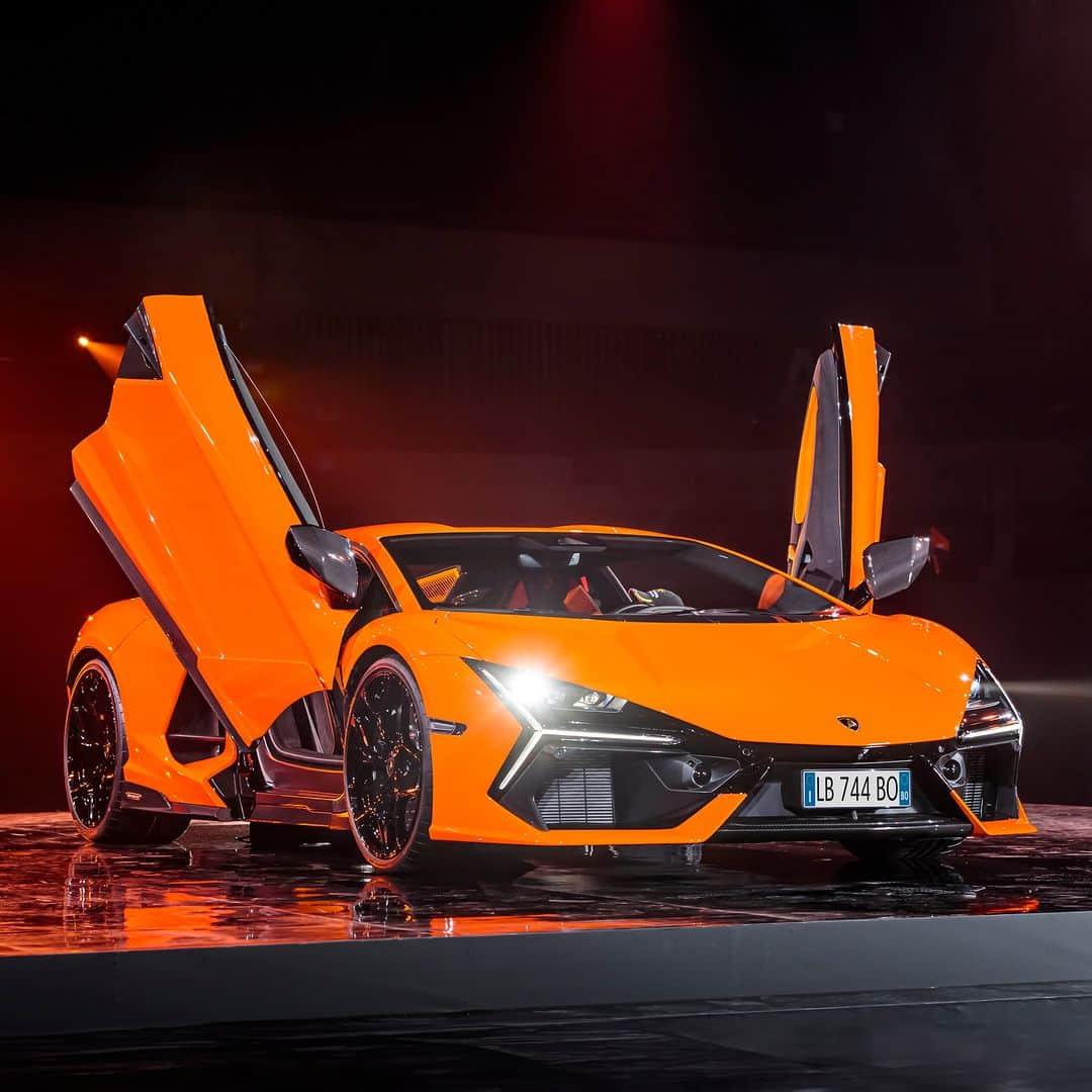 ランボルギーニさんのインスタグラム写真 - (ランボルギーニInstagram)「The first time you see it, is when you start remembering it.  And this is what over 500 guests experienced at the Ariake Arena some days ago, for the Japanese premiere of Lamborghini Revuelto, our first V12 super sports hybrid plug-in HPEV (High Performance Electrified Vehicle). An electric night to admire our latest masterpiece, and feel all the energy it brings, with its 1015 CV total and its brand-new 12-cylinder internal combustion engine with three high-density electric motors. Ready to be noticed, ready to drive humans beyond. From Now On.  #Lamborghini #Revuelto #FromNowOn  __ The vehicle is not yet offered for sale and is therefore not subject to Directive 1999/94/EC. The fuel consumption and emissions data is in the type approval stage」6月9日 23時34分 - lamborghini