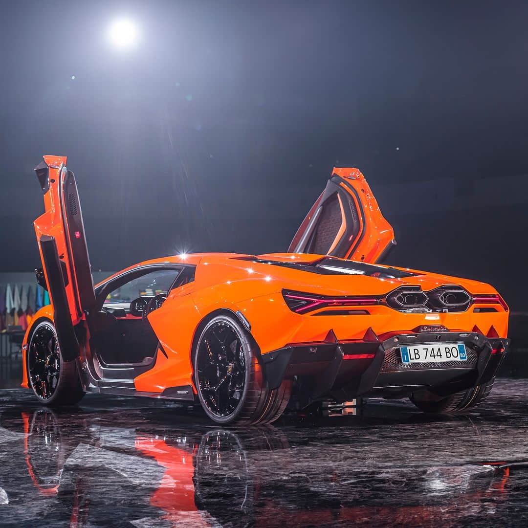 ランボルギーニさんのインスタグラム写真 - (ランボルギーニInstagram)「The first time you see it, is when you start remembering it.  And this is what over 500 guests experienced at the Ariake Arena some days ago, for the Japanese premiere of Lamborghini Revuelto, our first V12 super sports hybrid plug-in HPEV (High Performance Electrified Vehicle). An electric night to admire our latest masterpiece, and feel all the energy it brings, with its 1015 CV total and its brand-new 12-cylinder internal combustion engine with three high-density electric motors. Ready to be noticed, ready to drive humans beyond. From Now On.  #Lamborghini #Revuelto #FromNowOn  __ The vehicle is not yet offered for sale and is therefore not subject to Directive 1999/94/EC. The fuel consumption and emissions data is in the type approval stage」6月9日 23時34分 - lamborghini