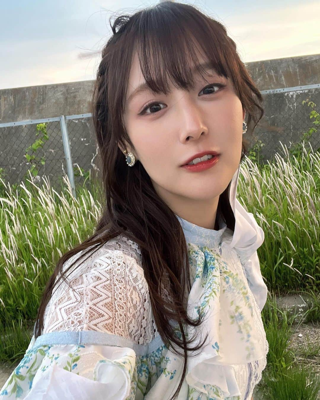 鎌田菜月さんのインスタグラム写真 - (鎌田菜月Instagram)「🥛✈️🩵  カラダにピースカラーです  #ske48 #好きになっちゃった #SKE48_31stsingle  7月5日発売  夏ソングのMV撮影は目が開かないほどの快晴でした〜  🫧MV🫧 https://t.co/HZfllD6hdJ」6月9日 23時37分 - nacky_k829