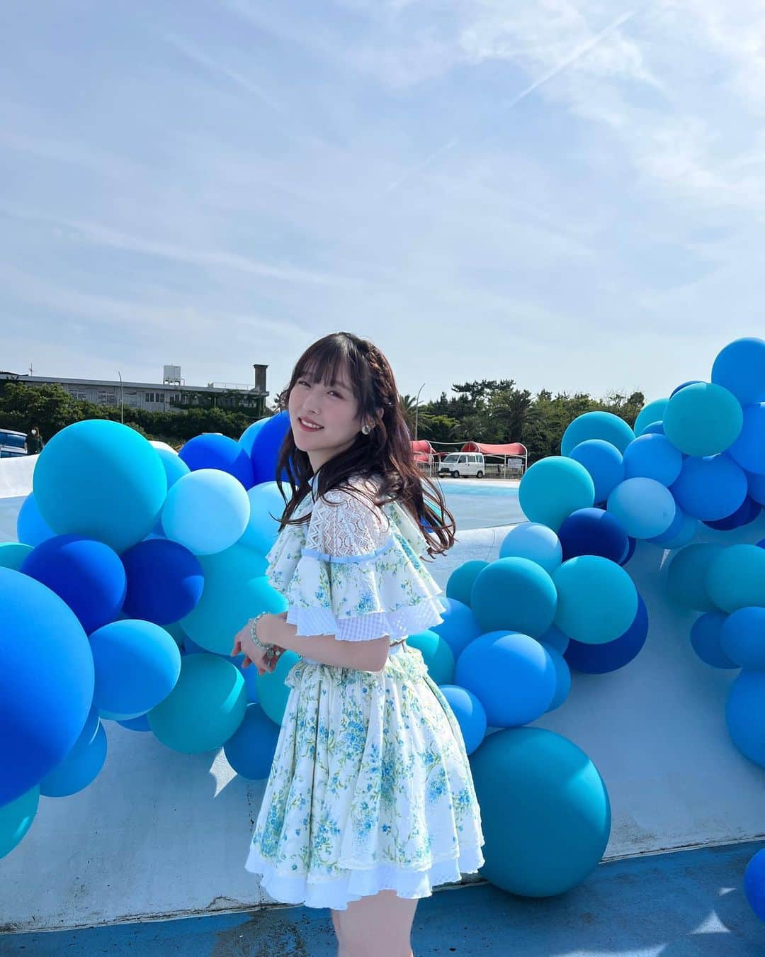 鎌田菜月さんのインスタグラム写真 - (鎌田菜月Instagram)「🥛✈️🩵  カラダにピースカラーです  #ske48 #好きになっちゃった #SKE48_31stsingle  7月5日発売  夏ソングのMV撮影は目が開かないほどの快晴でした〜  🫧MV🫧 https://t.co/HZfllD6hdJ」6月9日 23時37分 - nacky_k829