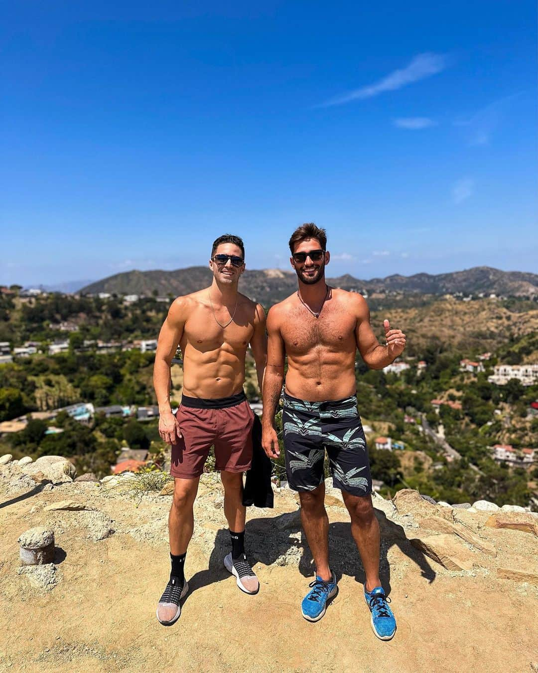 Ricardo Baldinさんのインスタグラム写真 - (Ricardo BaldinInstagram)「What’s up LA! It’s been some time and I’m must say I’m so stoked to be in Californian lands again. Yesterday went on a hike with @joaovictormgarcia at Runyon Canyon reminding the good times working out there and by the beach. . WORKOUT AT BRUCE’s BEACH Tomorrow, Saturday the 10th, we are getting together at Bruce’s Beach, which is located by 26th street in Manhattan Beach at 9am for a great workout, opened to public. We will be working on concentration, flexibility, calisthenics and relaxation.  Although we worked out here for years, this is the first time I’ll be leading the class.  Feel free to invite whoever and join us for a fun morning with great views. Just make sure to bring water and good vibes 🙏🏽✨ #workout #southcalifornia #socal #health」6月9日 23時39分 - rbaldin