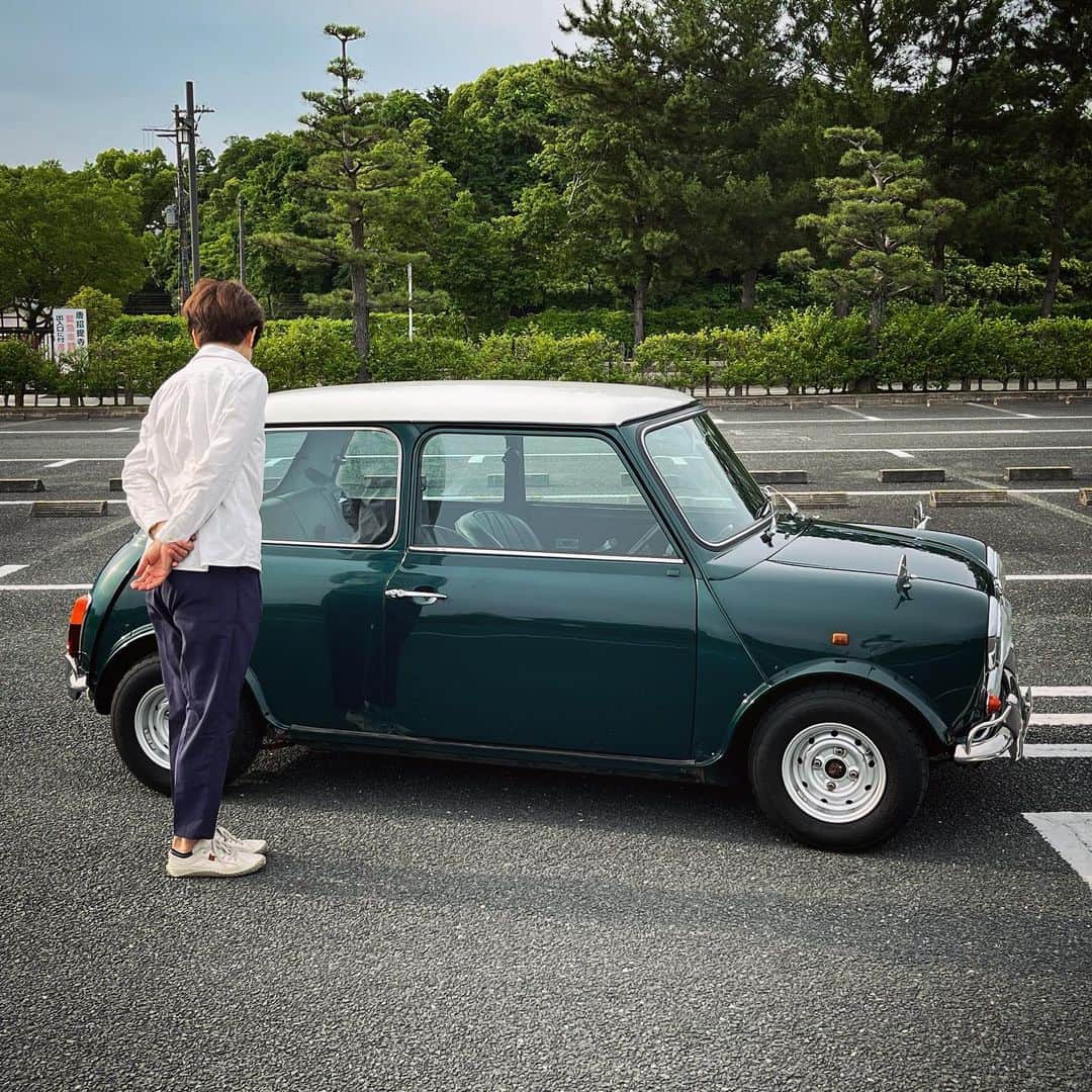 長岡亮介のインスタグラム：「私の母の新しい相棒です。  ドイツ製のステーションワゴンからこれになりました。昔所有していた時の愉しさが印象深かったようです。わかるー。 思う存分楽しんで下さい。」