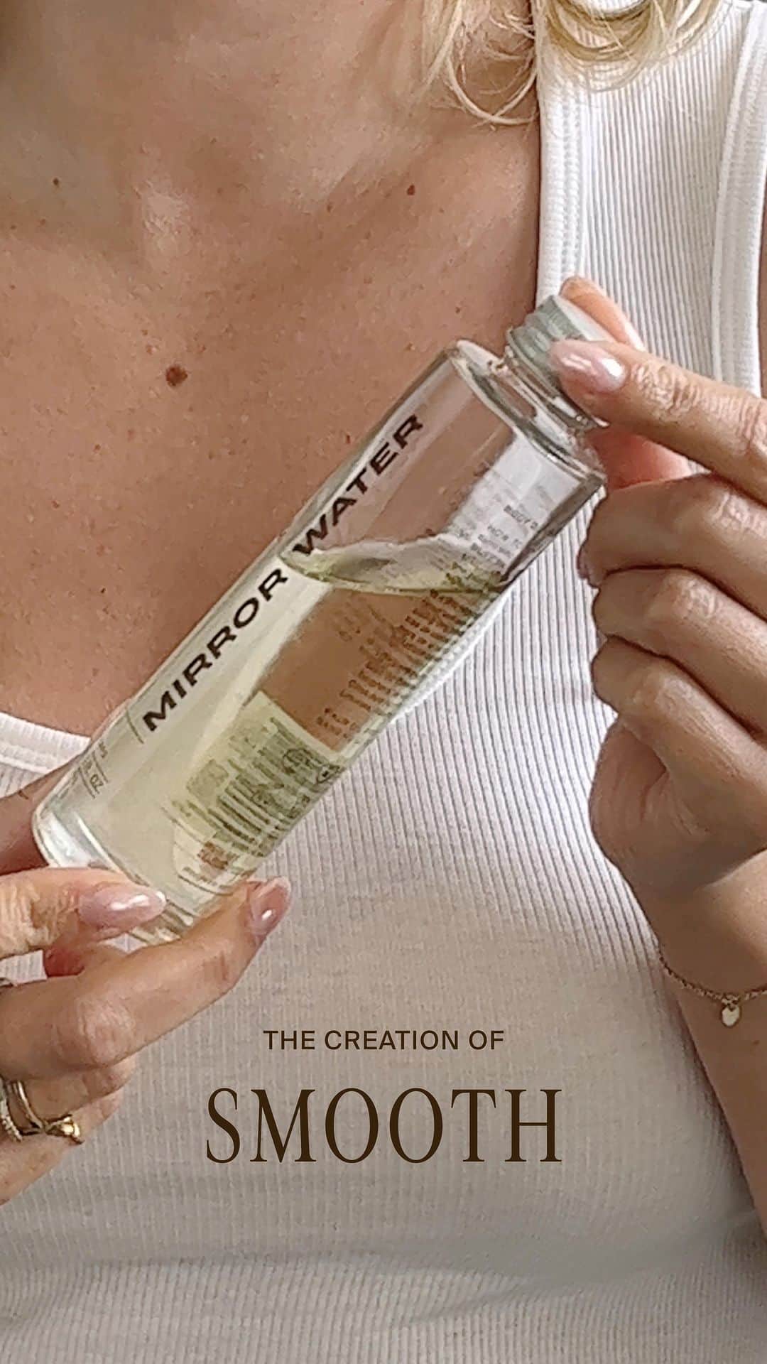 Estée Lalondeのインスタグラム：「Your body deserves smooth, glossy skin too. 🫂  It’s a body oil! A mood-booster! It slicks your split ends! SMOOTH’s nourishing, glowy, deeply moisturising, and never greasy – plus, its three-oil base regulates your skin’s natural oil levels while locking in moisture.   Allow our Founder Estée to re-introduce you…  #MIRRORWATER」