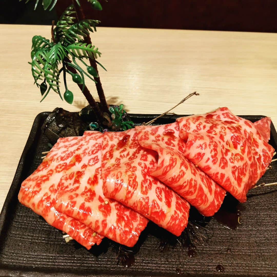 中森華子のインスタグラム：「8秒ロース  #肉 #焼肉」
