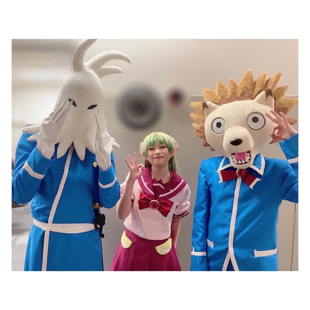 小山百代のインスタグラム：「・ ・ ・ ・ 「#魔入間ステ」 遅ればせながらお写真を👿✨  ・ ・  ゴエモン 大祐くん。 大祐くんがいる場所は 皆が笑顔なんだよね〜🥳  ・  シュナ 菅ちゃん。 私のダル絡みにも 毎日付き合ってくれる優男👏🏻  ・  エリザ まなてぃ。 穏やかで優しくて いつもニコニコで ウルトラエンジェル👼🏻  ・  サブロー らば。 身体も大きいけど心も大きい！ 懐の深さは宇宙レベルです🚀  ・  まっかちゃん りぃ。 9年ぶり？の共演…感無量！ 毎日楽屋で私のお世話 してくれてありがとう🫶🏻 話が止まらない私たち。 最高の生徒会長だぜッッ！ ・ ・ ・  また少しずつ 写真載せていくね…🤏🏻🫧 ・ #入間くん #小山百代  #ウァラククララ」
