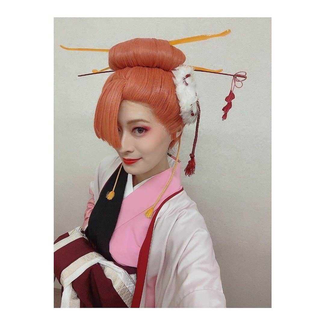 夢月せらのインスタグラム：「舞台【文豪ストレイドッグス 共喰い】  初日、大阪での公演が無事に終わりました。 お越しいただいた皆様ありがとうございました🫶  客席いっぱいのお客様。。。 袖にまで聞こえる声や拍手に、何度涙を堪えたか。 皆様の想いに負けないように！熱く熱くヨコハマでの日々を生きたいと思います。  明日は配信もあります🥰 遠方で劇場に行けない！という方も、ぜひぜひ画面越しにヨコハマへいらしてください☺️」