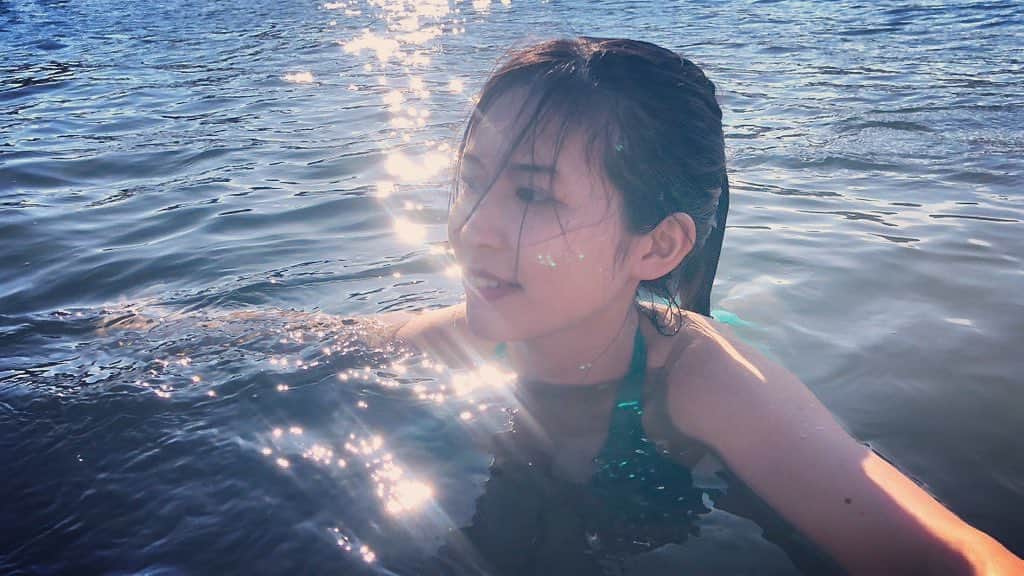 のインスタグラム：「👙 Twitterで先に告知しましたが、、  6/18(日) 水着撮影会開催📸👙  ミスFLASH以来、６年ぶりの水着撮影会です💖 久々に水着姿を撮って下さい♡  ※夜希望者のみで飲み会します😊 ※場所は都内近郊。  <撮影会日程> ①12:40~13:25🈵 ②13:30~14:15 ③14:20~15:05 ④15:10~15:55 ⑤16:00~16:45🈵 ⑥16:50~17:35🈵 ⑦17:40~18:25  ひと枠 25,000円  DMお待ちしてます💌  #撮影会 #水着 #水着撮影会 #ビキニ #海 #🏖️」