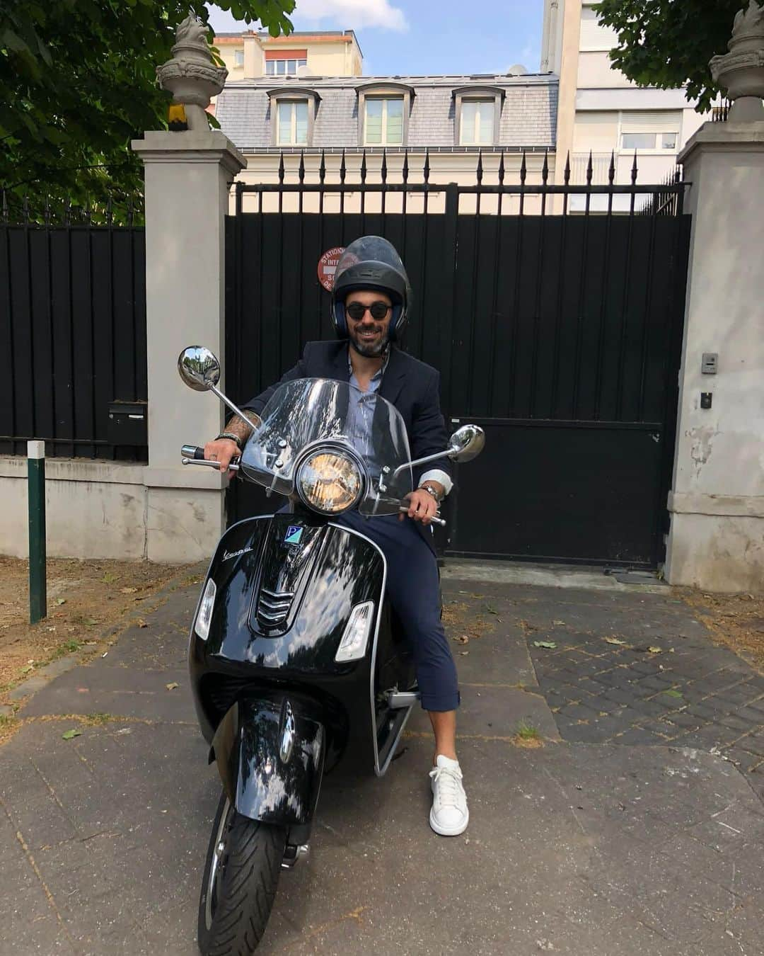 エセキエル・ラベッシさんのインスタグラム写真 - (エセキエル・ラベッシInstagram)「Paris 🛵」6月10日 0時04分 - pocho22lavezzi