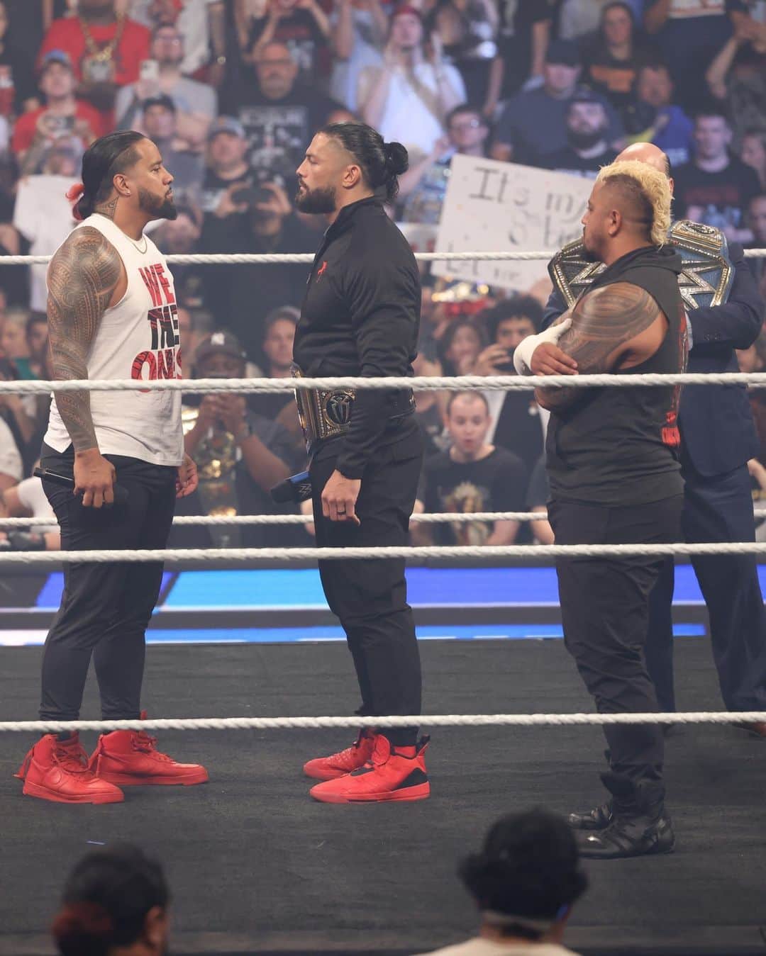 WWEさんのインスタグラム写真 - (WWEInstagram)「Everyone is still reeling from last Friday's #SmackDown…What’s next for #TheBloodline TONIGHT?」6月10日 1時00分 - wwe