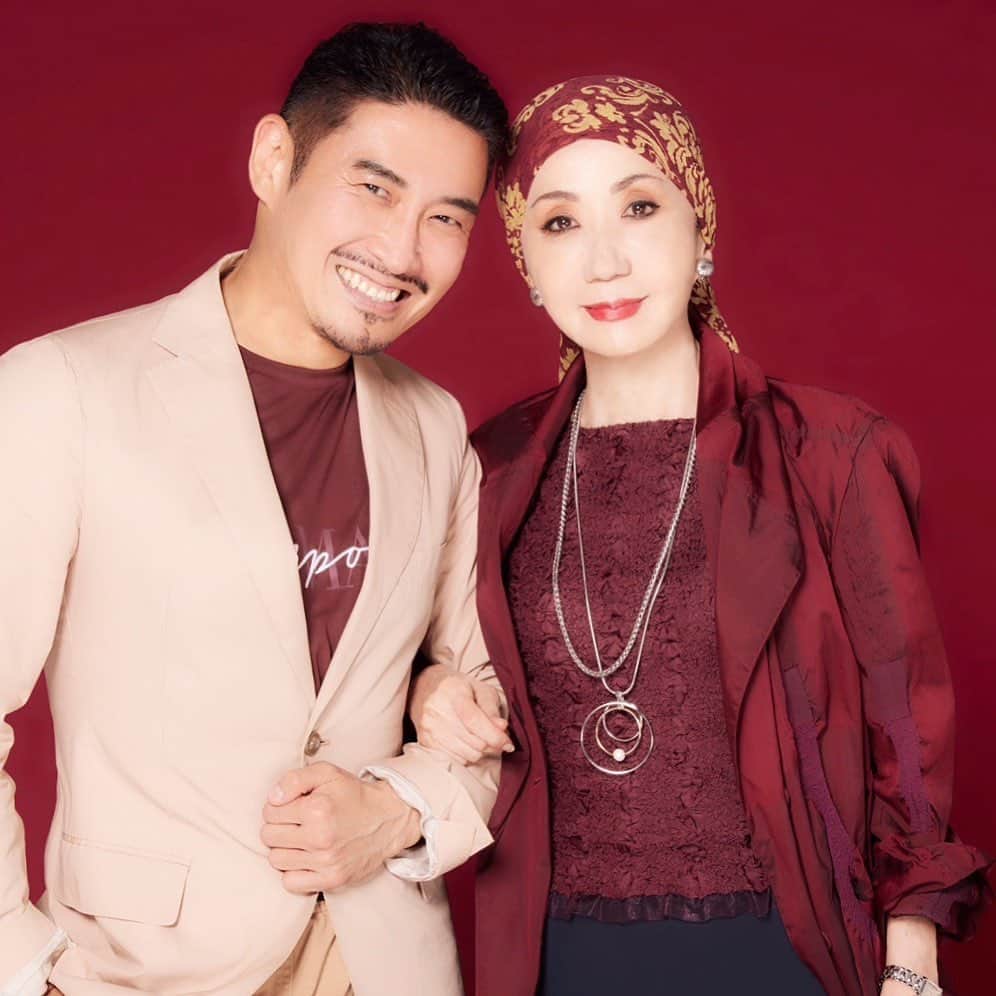 のインスタグラム：「今日は #岩下志麻 様との撮影でした。 光栄にも長年、撮影を御一緒させて 頂いております。  日本が世界に誇る#小津安二郎 監督の遺作となった映画作品の主役に岩下様を抜擢なされて 『彼女は大輪の華となるから、大切にしなさい』と言いました。その御言葉の通り、日本映画を代表する#大女優 として沢山の名作に主演されました。映画の黄金期からの#日本の至宝 #銀幕のスター  #shimaiwashita  #legend #actress of #cinema  #yasujiroozu #ozu  #日本メナード化粧品   #下村一喜 #kazuyoshishimomura  #photographer #写真家」
