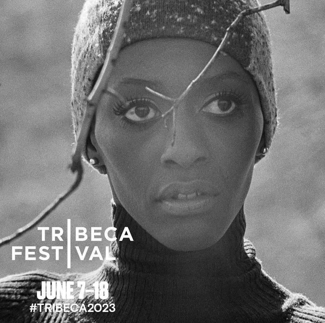 イマン・アブドゥルマジドのインスタグラム：「So proud of you! @bethannhardison @invisiblebeautyfilm   #rp @bethannhardison After premiering Sundance FF in late January, my co-director Frédéric Tcheng and I hit the film festival circuit end of March. Since then we have been invited and attended 8 or more festivals. Sometimes the film goes to a festival and we don’t attend like the festival in Barcelona or the upcoming festival in Jerusalem. As hectic and demanding as it is, it’s also inspiring. There is nothing like going to these festivals and meeting the audiences and experiencing the Q&As. The joy to experience the amount of festivals that is inviting our film and getting to audiences by going to city after city and let all who view and witness tell you how touched, inspired and wonderful the film has had its effect. Their responses have been rewarding and we are so happy to share the film with all.  We believe it’s a legacy film. I remember after seeing the film edited down to four hours I became a believer…until then the “jury was out.” Though I did the work as the subject and co-directed, still…seeing is believing.  As we continue to travel to festivals, the joy of having our New York Premiere at Tribeca Film Festival coming up is everything and exciting. I have a long history with the festival, and a born and bred New Yorker. This is a New York story that fills everyone’s cup no matter where you are from.  So come to the festival and see “Invisible Beauty.” I’ll be there. Excited to share, hope you enjoy and tell me your thoughts at the Q & A.  Tickets are available for purchase at the link in my bio and https://www.tribecafilm.com/films/invisible-beauty-2023  @invisiblebeautyfilm」