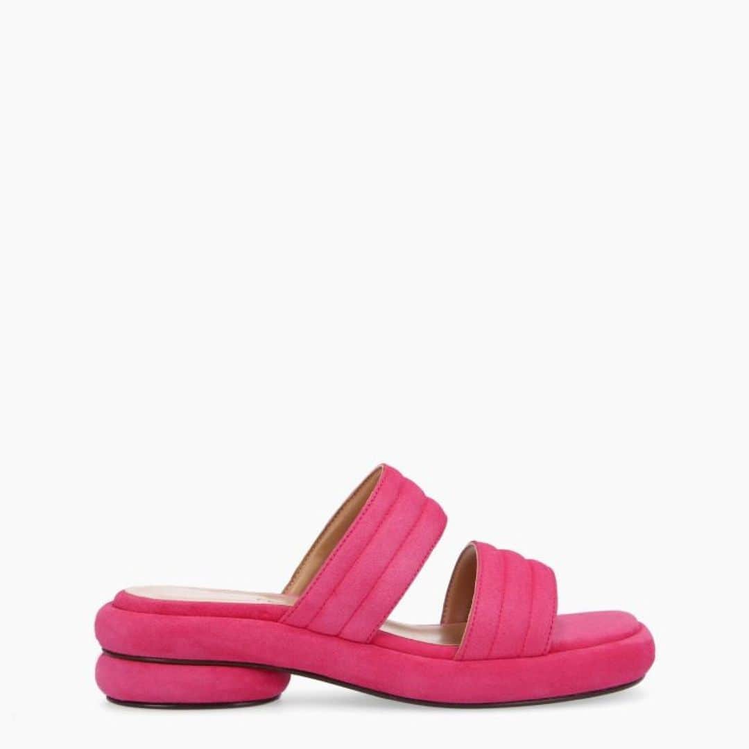 フリーランスさんのインスタグラム写真 - (フリーランスInstagram)「Ajoutez une touche de couleur à vos tenues cet été avec la sandale BUBBLE.⁠ ⁠ Add a touch of color to your outfits this summer with the BUBBLE sandal.⁠ ⁠ Collection available in stores #parisruedufour #cannes #lyon #lille #bordeaux #sainttropez #montpellier #toulouse #strasbourg #deauville #biarritz #aix #rouen #bruxelles #marseille #galerieslafayettehaussmann #printempshaussmann #lebonmarchérivegauche #printempsparlyII #printempslesterrassesduport #printempslille #printempsvélizyII #galerieslafayettelapartdieu #lasamaritaine⁠ ⁠ Repost @barbaramalewicz⁠ ⁠ #FreeLance #SS23collection #shoes #shoesaddict #sandals #summer」6月10日 1時02分 - freelance_paris