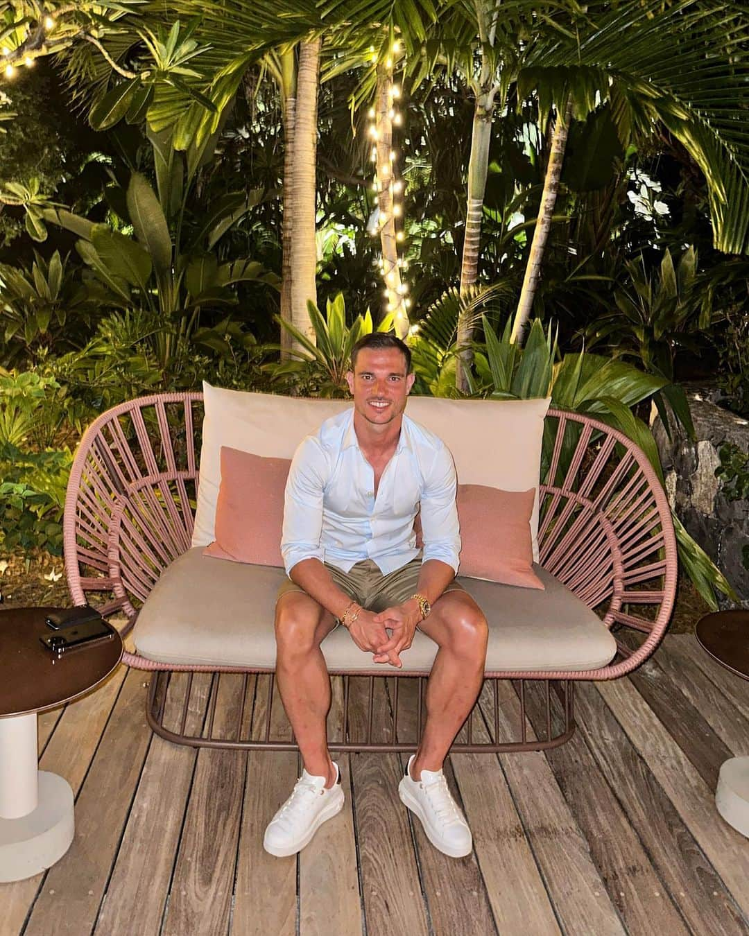 セドリック・ソアレスさんのインスタグラム写真 - (セドリック・ソアレスInstagram)「In life there is time for everything  Now is time to relax, rest and enjoy😎🏝️ #enjoytime #holidays」6月10日 1時05分 - cedricsoares41