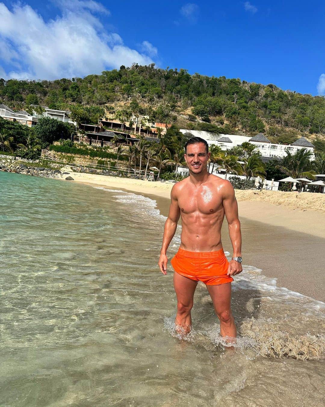 のインスタグラム：「In life there is time for everything  Now is time to relax, rest and enjoy😎🏝️ #enjoytime #holidays」