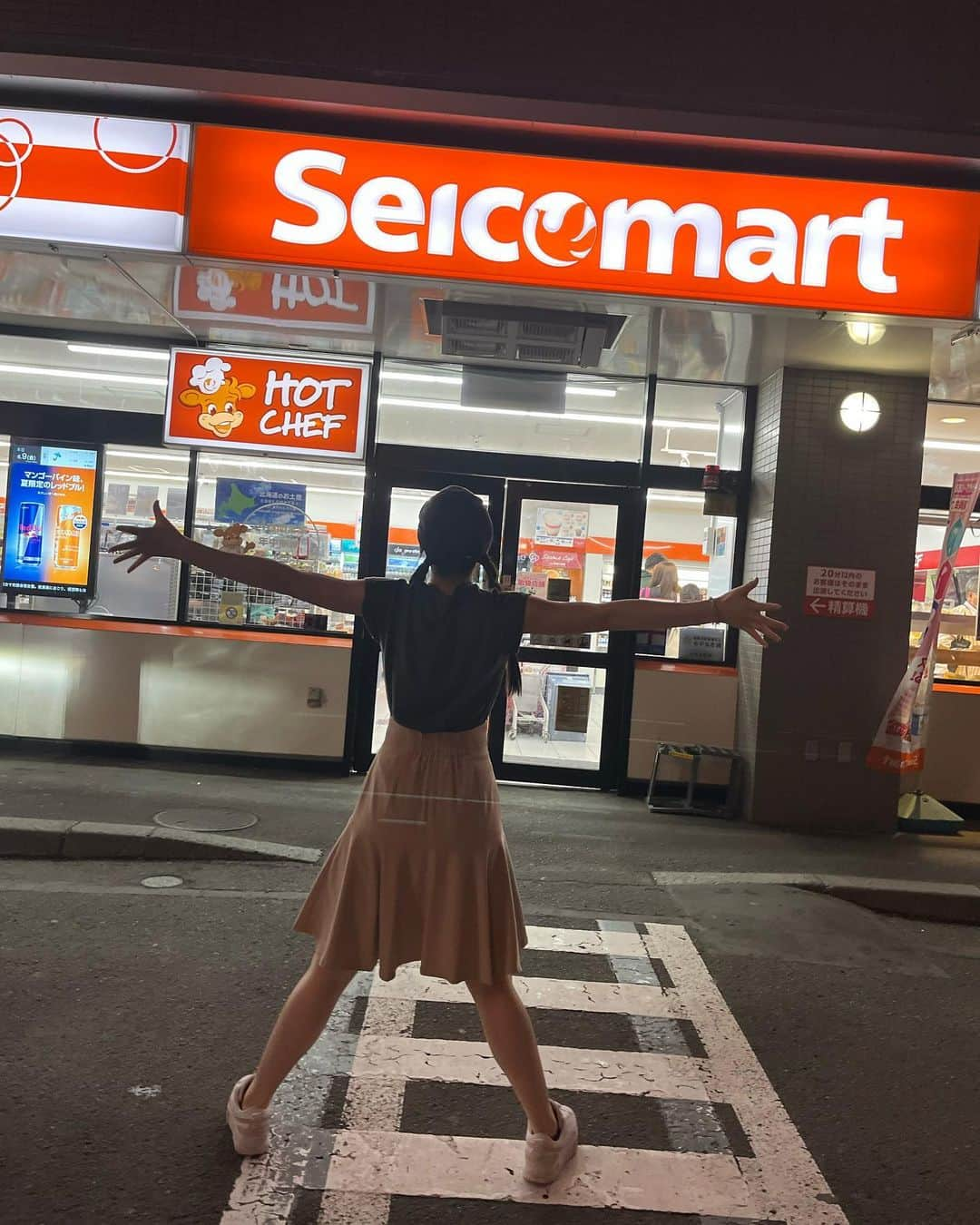 住田悠華さんのインスタグラム写真 - (住田悠華Instagram)「#seicomart   人生で初めて北海道に上陸しました🐮🍦🍜  空気が美味しい🤤 コンビニがすごい！！笑  一日目は、ラジオ、取材、撮影と色々してきました📸  STVラジオ「リアルタイム！」聞いて下さったみなさんありがとうございます🫶 ものすごく楽しかったです💞  北海道の方々とっても暖かくて好きです♡  明日は、ツアー！よろしくね💕  おやすみ😚  #北海道 #観光 #コンビニ #japan #遠征 #キャップ #fashion #18 #05 #アップアップガールズ仮 #住田悠華」6月10日 1時20分 - uugirl_new_haruka