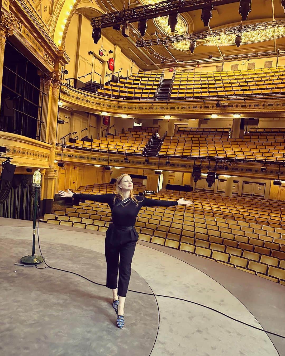デレク・ブラスバーグのインスタグラム：「Two. More. Nights. Until this doll is out of the house for good. CONGRATS to  @jessicachastain on her epic run as Nora in “A Dolls House”. Bawling your eyes out eight times a week and the best stage exit I’ve ever seen on Broadway: It is a triumph. Now, go take a nap and make a romantic comedy! 👏😍🎭 Ps. Who else is watching the Tony’s on Sunday?」