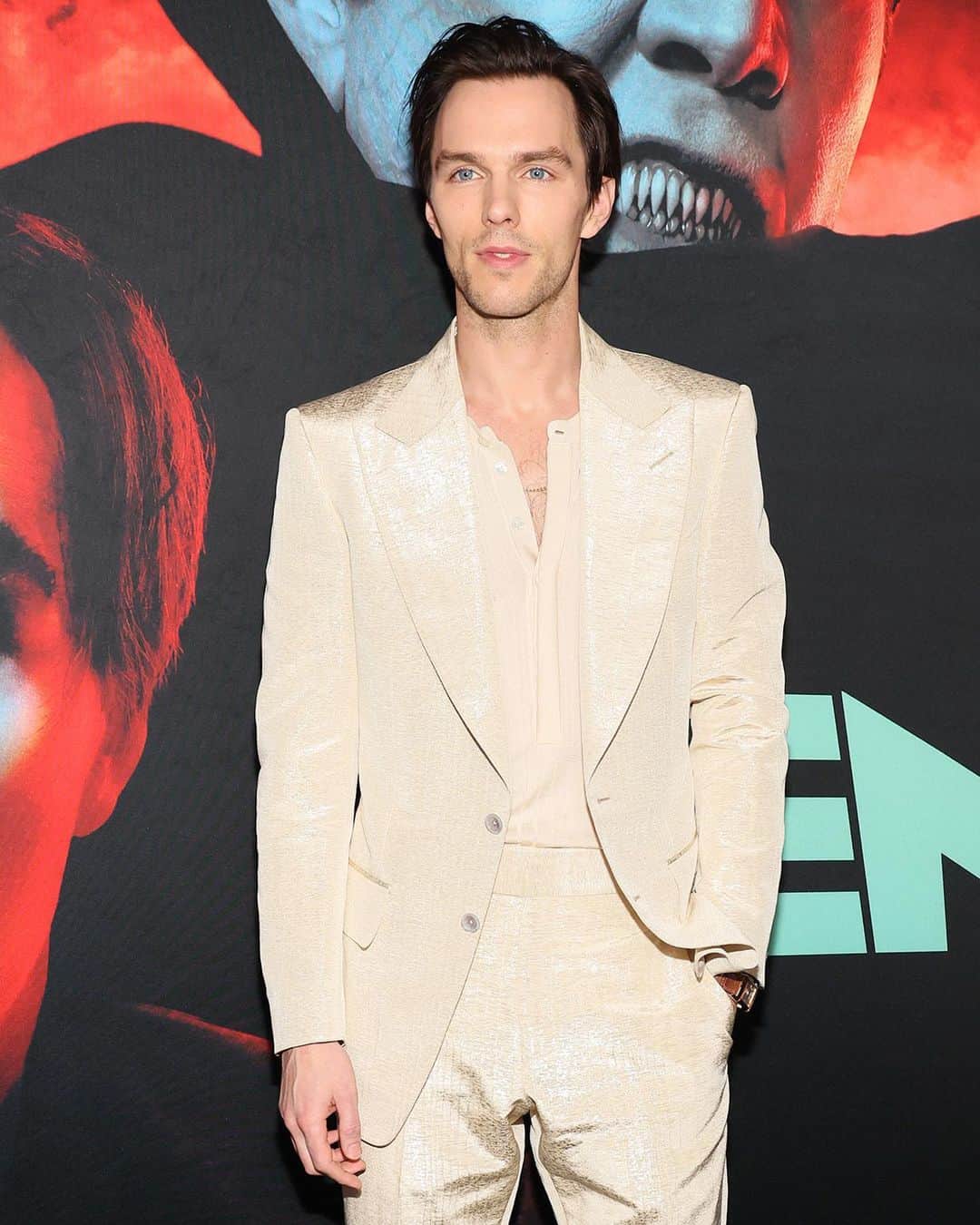 のインスタグラム：「#NICHOLASHOULT WEARING #TOMFORD TO THE PREMIERE OF @RENFIELDMOVIE.   #TOMFORD #TFRedCarpet」