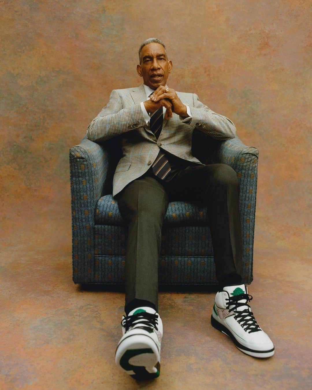 Jordanのインスタグラム：「Jordan Brand celebrates the inimitable legend that is Howard “H” White with the Air Jordan 2 “H” Wings.  A founding figure of the Jumpman and co-creator of Jordan Brand Wings, “H” is the multi-generational mentor who has helped Air Jordan – and countless others around the world – take flight.  Click the link in bio to get notified.」