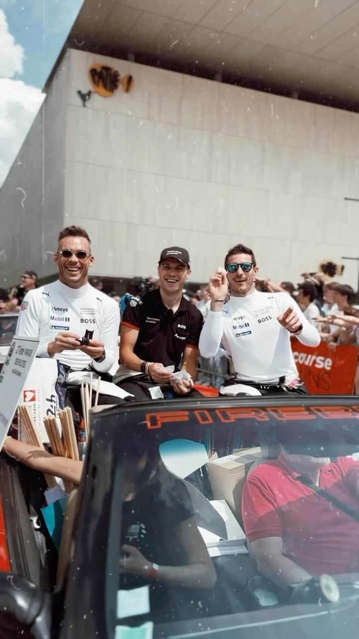 アンドレ・ロッテラーのインスタグラム：「What a crowd… thanks to all the fans for coming out. This was an amazing experience!  Tune in tomorrow at 4pm for the start of the race.  #Porsche #hypercar #lemans #lmdh #24hlemansvirtual #motorsport #sport」