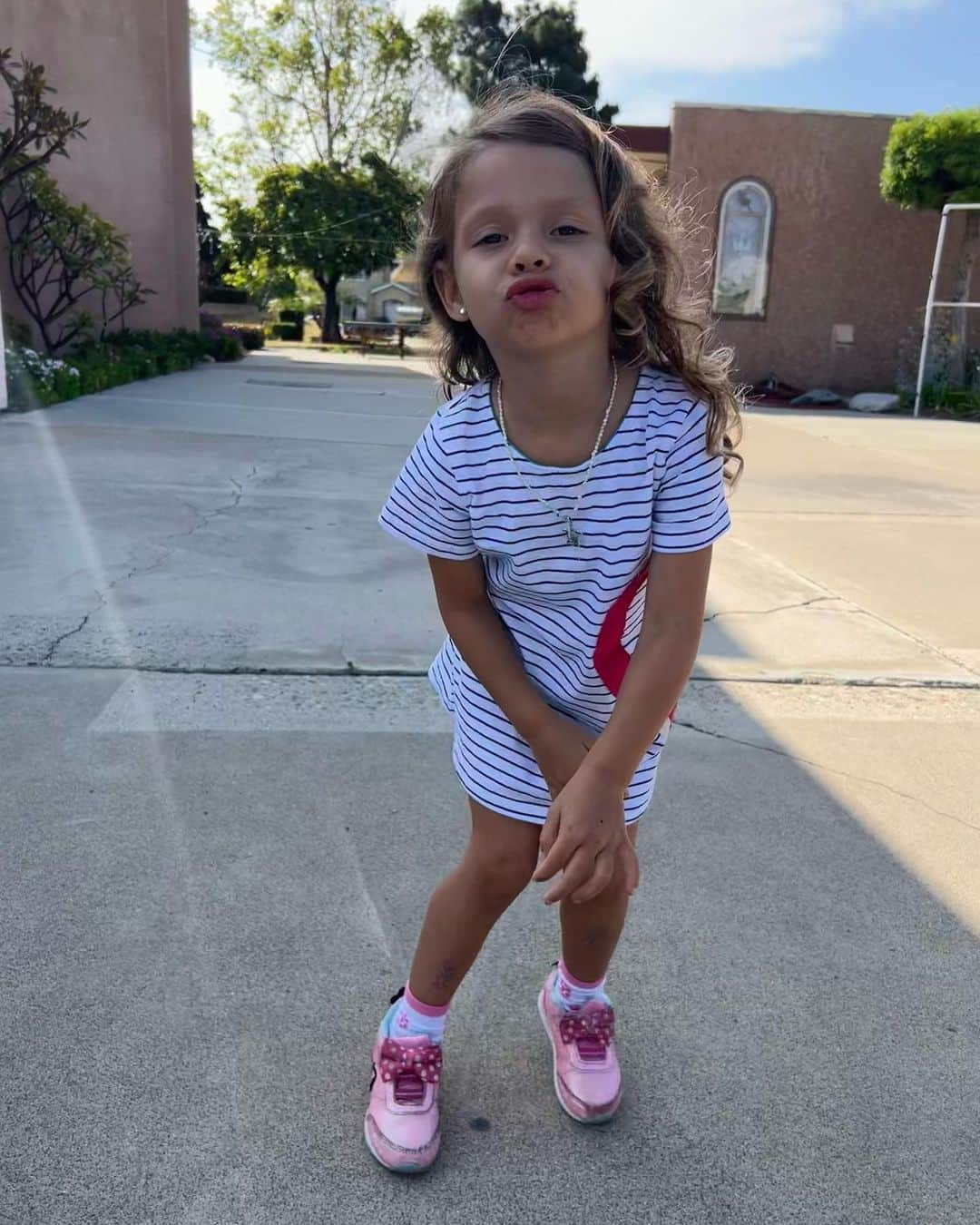 マッケンジー・ダーンのインスタグラム：「Happy 4th Birthday to the love of my life! Today is your day, but for sure this is my favorite day of the year! Thank you God for blessing me with such a special girl full of love, smart, strong personality, and my best friend! I wish so much love and fun moments for this year! You can always count on my baby! I love you!!!! Let’s celebrate!!  • • Feliz aniversário para o Amor da minha vida! 4 anos!! Te amo demais Filha! Obrigada Deus por ter me abençoada com uma menina tão dengosa tão linda tão sapeca, inteligente, com personalidade forte e minha melhor amiga! Hoje é o seu dia, mas com certeza é o meu dia preferido do ano! Muita luz e risadas e muito amor e saúde para você Moa! Te amo minha linda!」