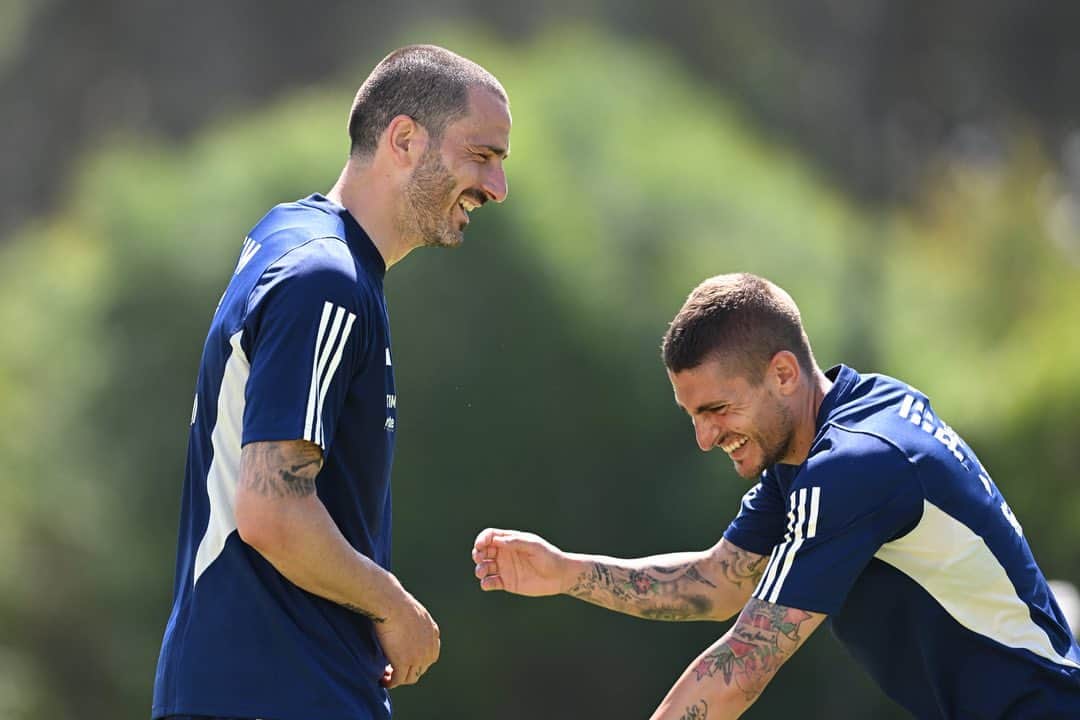 のインスタグラム：「Giorni azzurri 🇮🇹 #LB19 #VivoAzzurro」