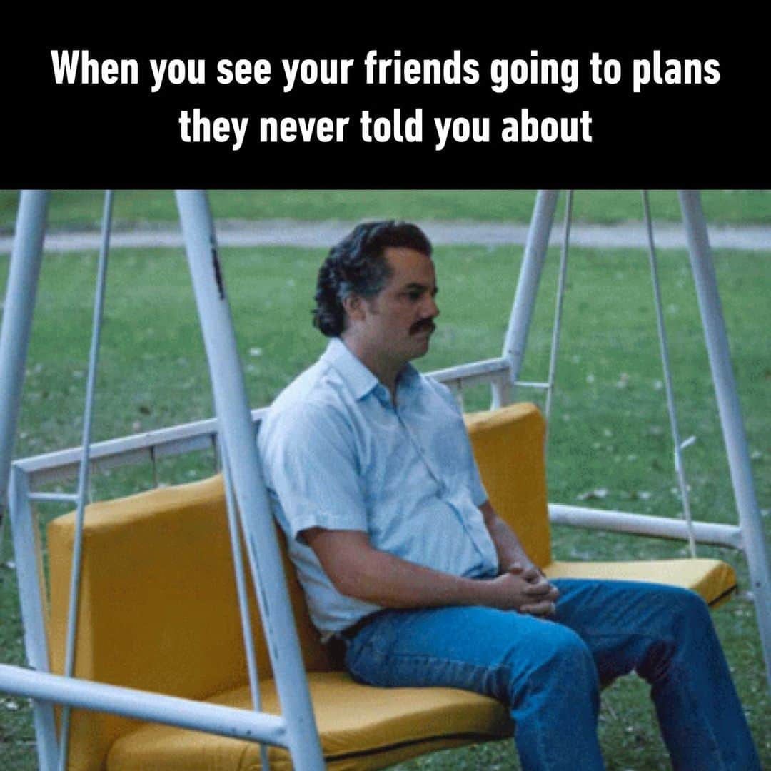 9GAGさんのインスタグラム写真 - (9GAGInstagram)「they must've made the plans in a separate group chat🥲  - #plans #friends #hangout #leftout #memes #9gag」6月10日 2時02分 - 9gag