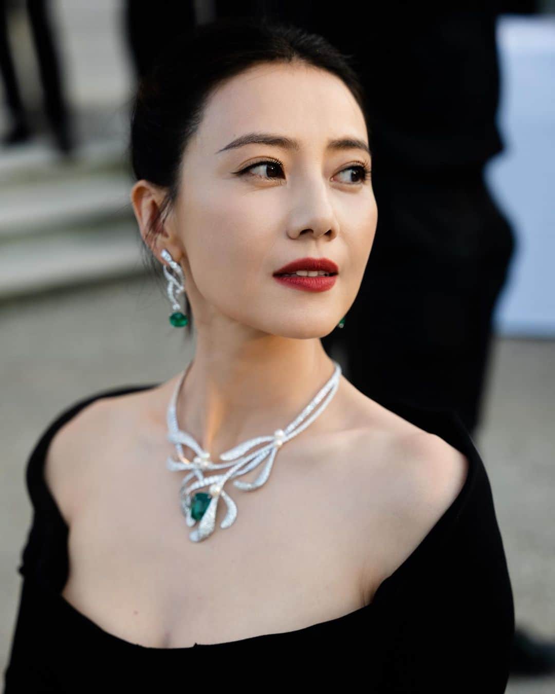 高圆圆のインスタグラム：「很开心参加CHAUMET游园漫步高定珠宝发布晚宴。❤️ @chaumetofficial」