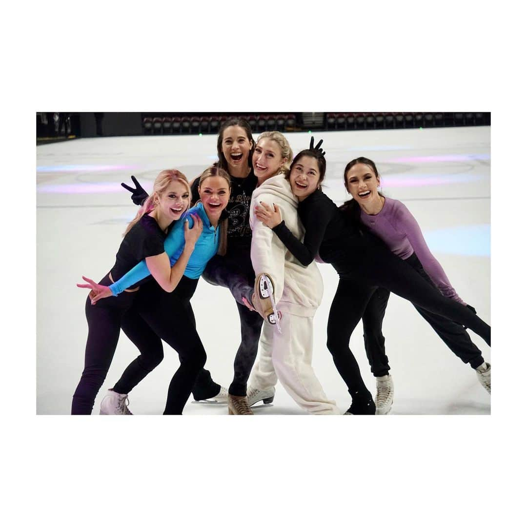 アリッサ・シズニーさんのインスタグラム写真 - (アリッサ・シズニーInstagram)「Stars 🇺🇸💙⛸️  @starsonice wouldn’t be possible without all these fabulous, fun skaters and especially not without the amazing crew, thank you for all you do! ❤️」6月10日 2時07分 - lissastarr