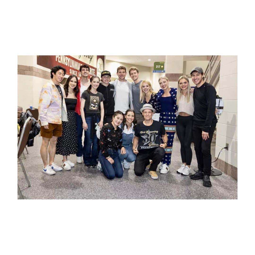 アリッサ・シズニーのインスタグラム：「Stars 🇺🇸💙⛸️  @starsonice wouldn’t be possible without all these fabulous, fun skaters and especially not without the amazing crew, thank you for all you do! ❤️」