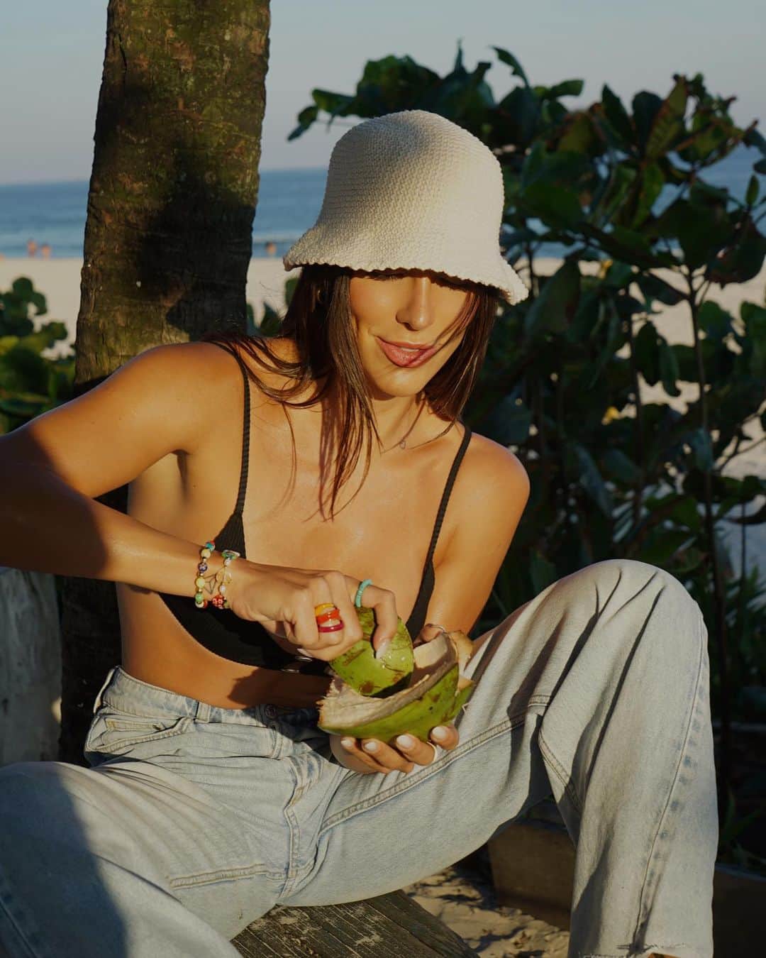 Rachel Apollonioさんのインスタグラム写真 - (Rachel ApollonioInstagram)「Sunshine and coconut vibes ☺️✨🌞」6月10日 2時08分 - rachelapollonio