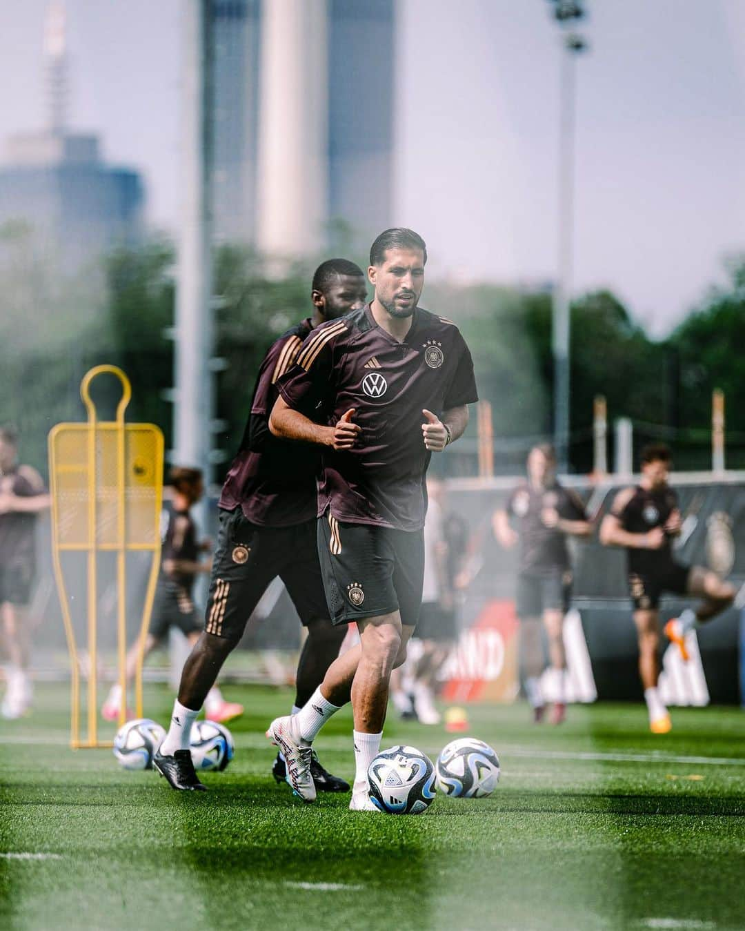 エムレ・カンさんのインスタグラム写真 - (エムレ・カンInstagram)「Feels good to be back 💪 @dfb_team」6月10日 2時24分 - emrecan23