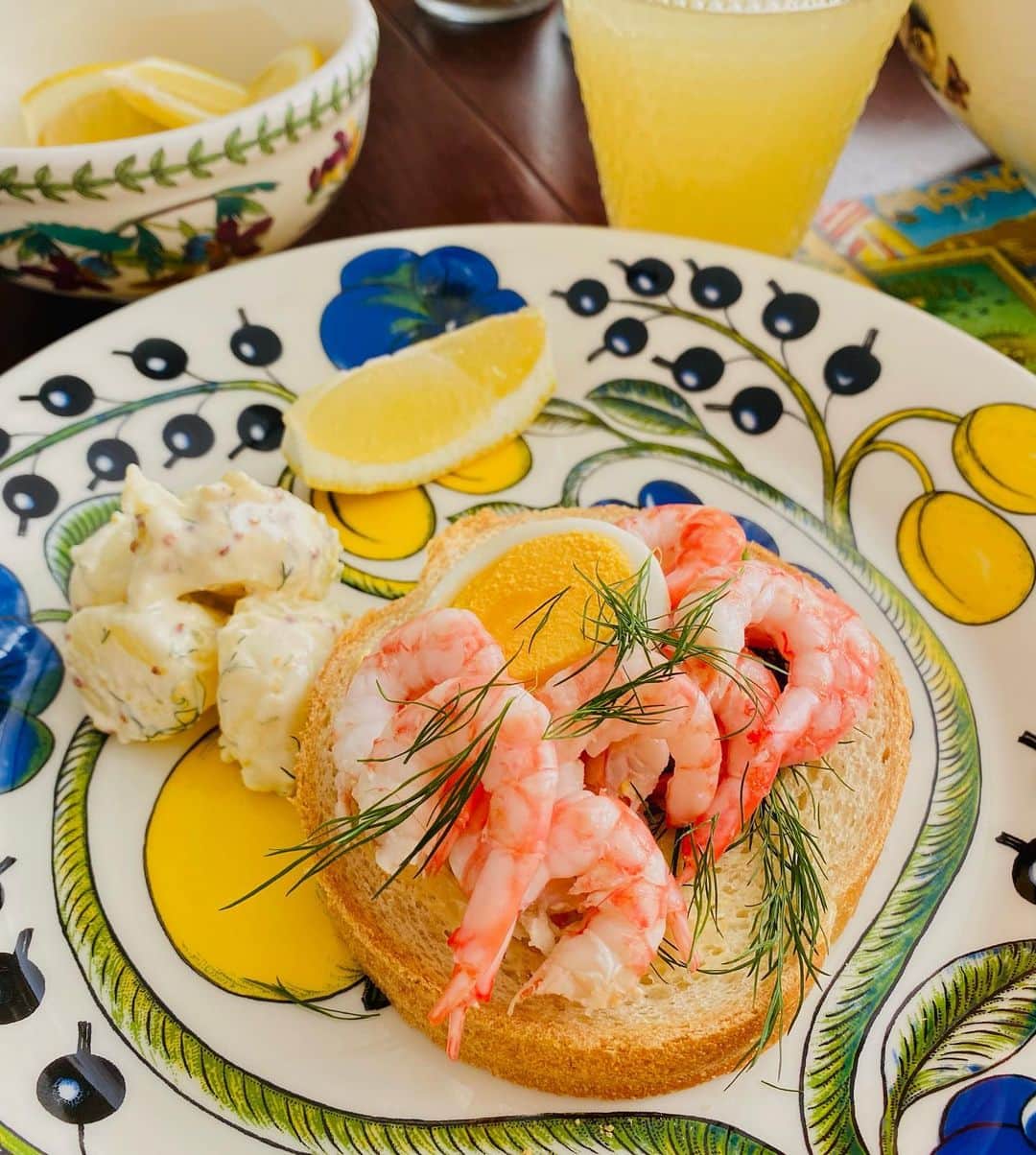 Rie's Healthy Bento from Osloのインスタグラム：「Taste of #summer in #norway 🦐#reker #shrimp #sandwich #opensandwich #北欧#ノルウェー」