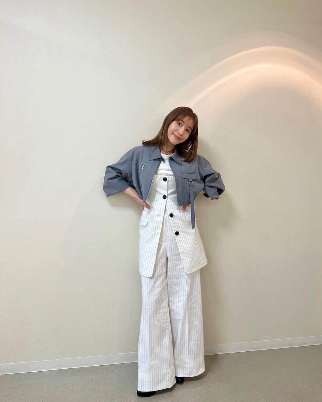あなたがしてくれなくてものインスタグラム：「． GINGER 副編集長 新名楓の 「KAEDE’s STYLE」✨  9話で着用しているのはコチラ 詳しくはタグをチェック！  #あなたがしてくれなくても #田中みな実   📣 9話の #TVer 見逃し無料配信は 　　次回放送の6/15（木）まで！ 　　まだの方ももう一度見たい方も 　　お見逃しなく👀✨ 📺１〜３話も変わらず無料配信中 　　プロフィール欄のリンクからチェック！ ________________________  ●1~3p outfit : @maisonspecial_women shoes : @gianvitorossi jewelry : @enasoluna_official / @tuwakrim  ●4p outfit : @maisonspecial_women shoes : @maisonmargiela jewelry : @gagan.jewelry / @iris47_official  ●5p all-in-one : @maisonspecial_women tops : @_irene__official_ jewelry : @gagan.jewelry / @iris47_official  ●6p pajama dress : @privspoonsclub pants : @stylings_official roomshoes : @givenchy」