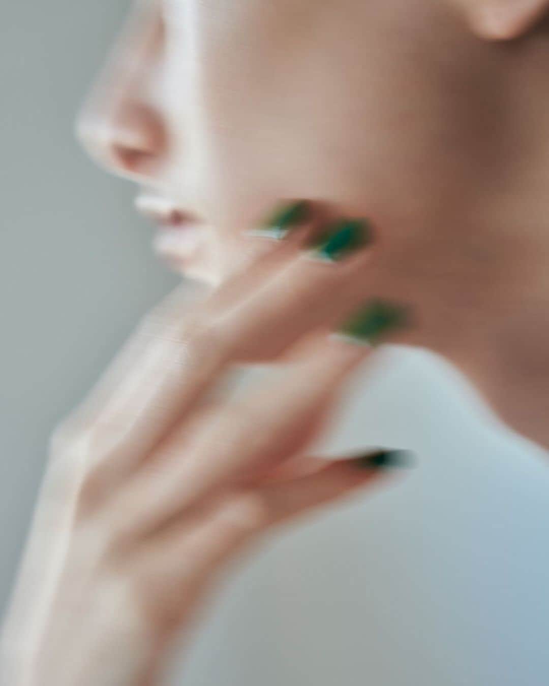 エポイさんのインスタグラム写真 - (エポイInstagram)「．Epoi ｜23ss image   ． #Epoi #23ss #spring #summer #epoicolors #madeinjapan #fashion #omotesando #umeda #marunouchi #japan #leather #bag #wallet #エポイ #日本製 #革 #image #green #makeup #mood」6月10日 12時15分 - epoi_official