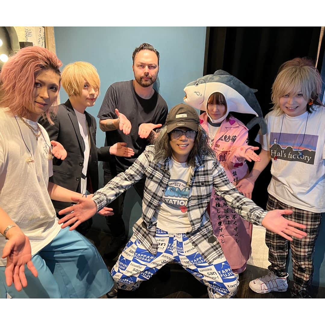 のインスタグラム：「HALバースデーの思い出🐟🎸🐟🎸🐟」