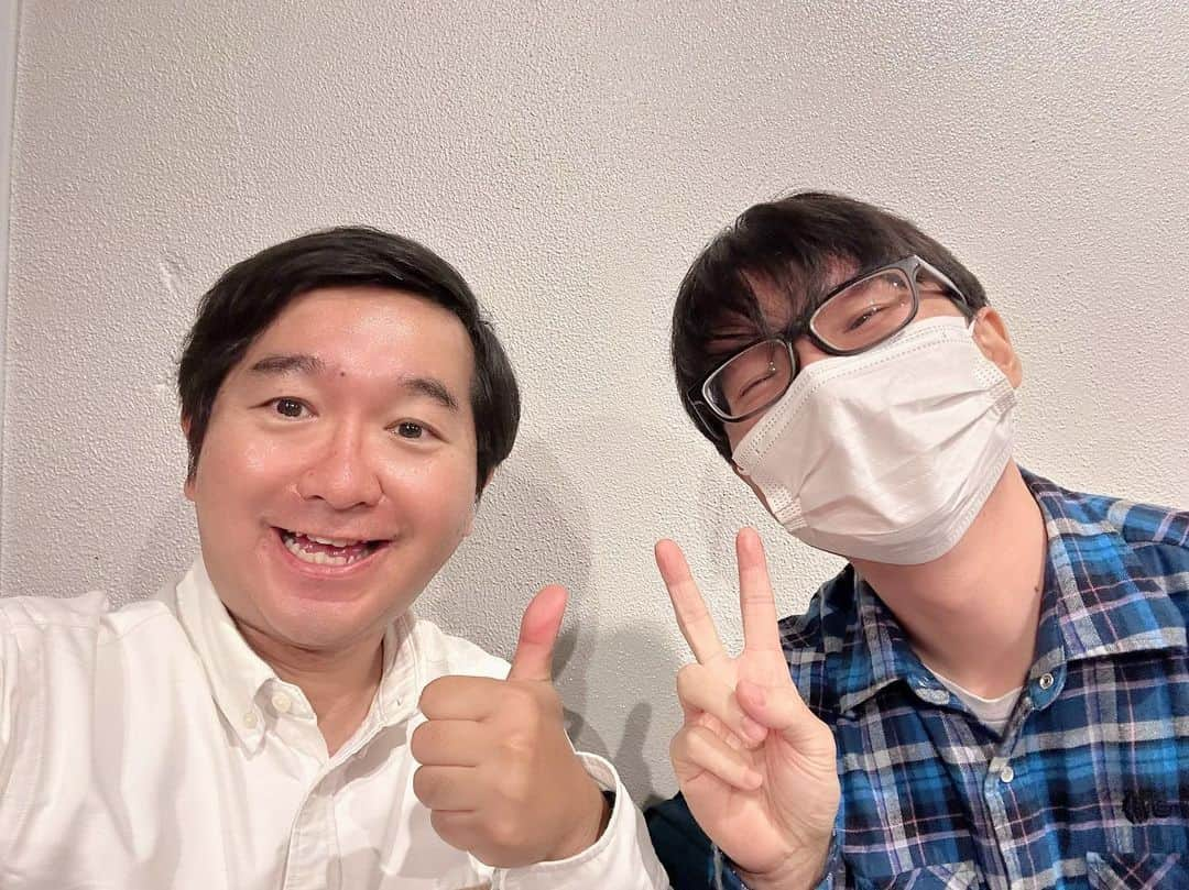 小石田純一さんのインスタグラム写真 - (小石田純一Instagram)「事務所のネタ見せでした。さくらす岡田君とツーショット撮りました。次回の事務所ライブ「NEW☆STA」は7月1日土曜日新宿ブリーカーで開催です。観に来てください！  #ネタ見せ #ニュースタッフプロダクション #NEWSTA #お笑いライブ #事務所ライブ #さくらす岡田 #お笑い芸人 #小石田純一 #ものまね芸人」6月10日 12時26分 - koishida.trendy