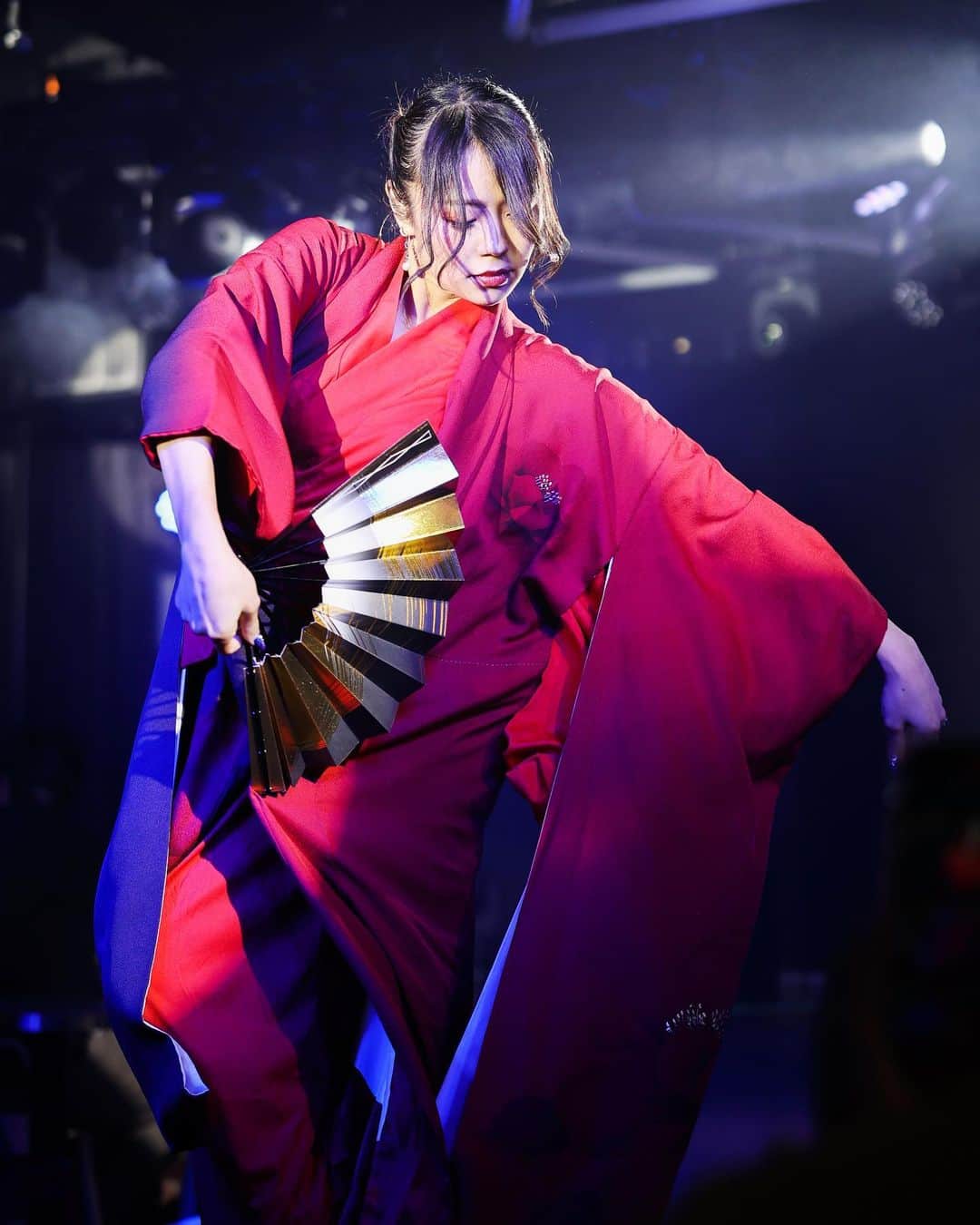 のインスタグラム：「和装にアンテナ向いてて 毎日着物探ししてる、、、🥺✨  どんな色が似合うかなぁ、、  お客様が撮ってくれた一枚✨ ありがとうございます👋  #バーレスク東京 #バーレスクts #名古屋 #六本木 #錦3丁目 #エンタメ活動を止めない #和装 #着物 #和服 #パフォーマンス #ダンサー」