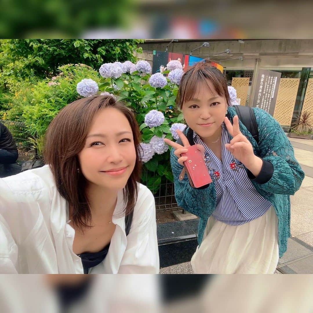 水上真理のインスタグラム：「先日、平日に 午後からお休みをいただいて あさみちゃんと 贅沢な時間を過ごしました✨ . ステキな誕生日プレゼントも もらっちゃった☺️💕 . ランチして スタバでお茶して カラオケして 夜はファミレスでまったり☺️ . 久しぶりに ふたりでゆったりと過ごせて とても嬉しかったなぁ♡ . いつも たくさんの愛をありがとう✨ . #happy  #smile  #love  #happybirthday  #大親友  #スタバ」