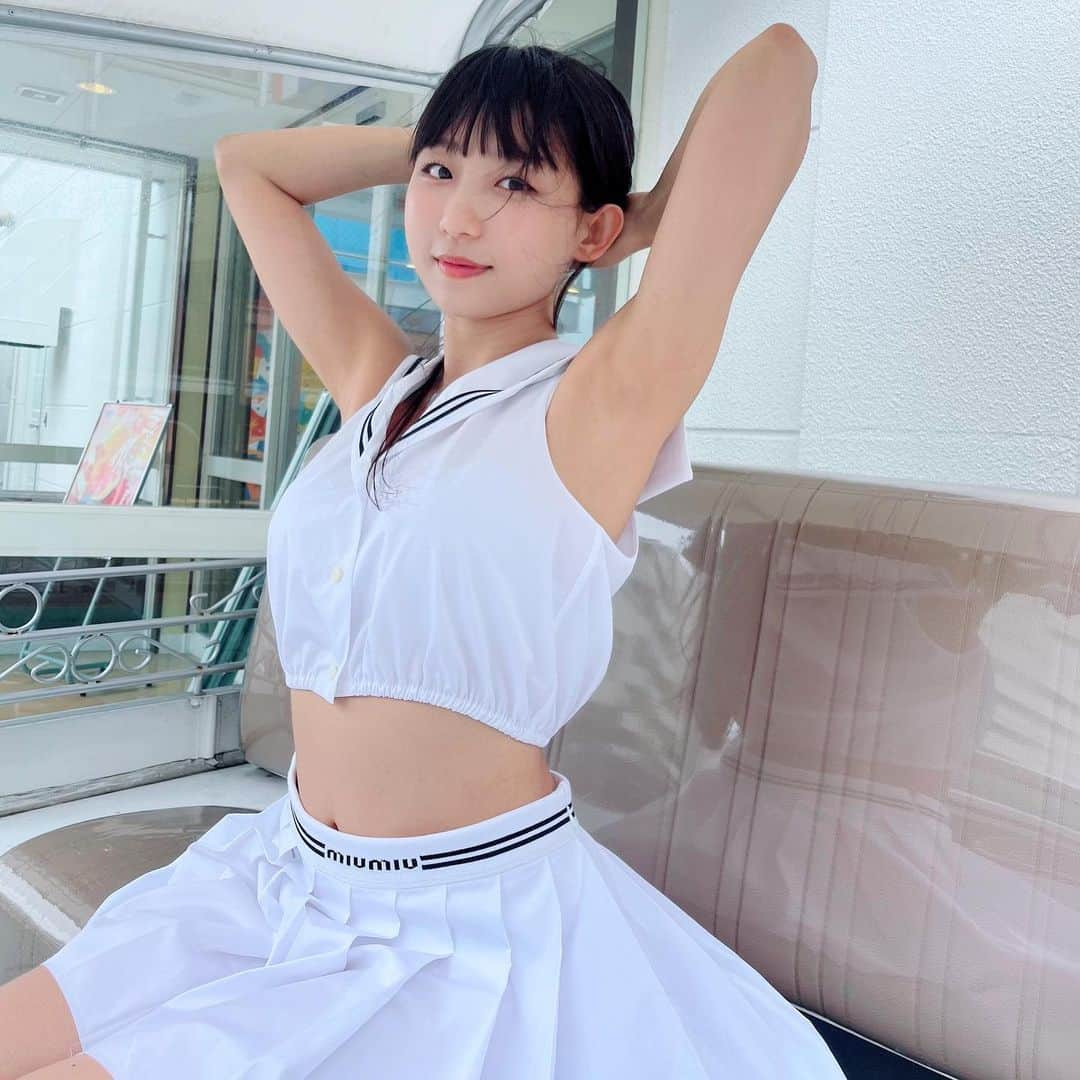 ピョ・ウンジさんのインスタグラム写真 - (ピョ・ウンジInstagram)「Come watch Okinawa Vlog💖 What happens when u wear a skirt in Typhoon? panty party lol😝 오키니와 브이로그 보러와💖 태풍속에 치마입고 가면 모다? 팬튀파튀🤩ㅋㅋ ▶️ www.youtube.com/c/djhenney」6月10日 13時19分 - pyoapple