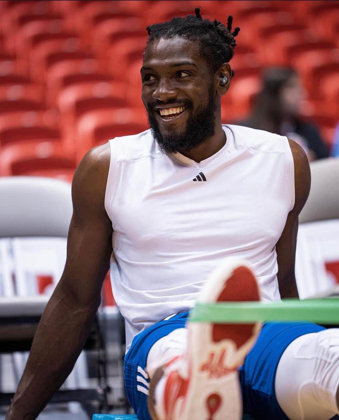 ケネス・フェリードのインスタグラム：「PUERTO RICO DUMP! #ManimalUnleash」