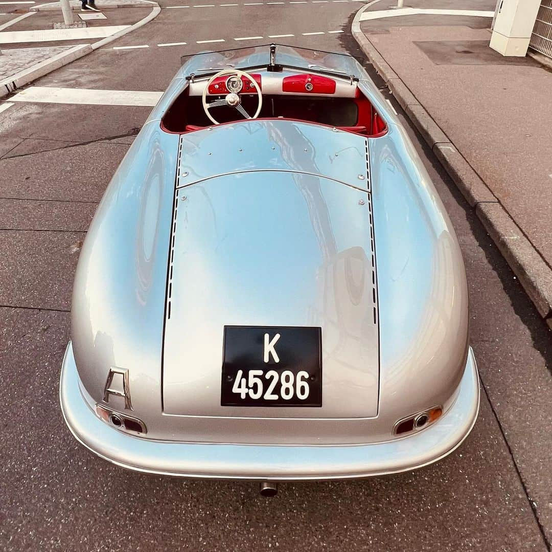 パトリック・デンプシーさんのインスタグラム写真 - (パトリック・デンプシーInstagram)「A great evening spent with my @porsche friends at the 75th anniversary event at the Porsche museum in Germany.  In this photo is the very first porsche! #porschemuseumstuttgart #porsche75 #porsche75years」6月10日 5時18分 - patrickdempsey