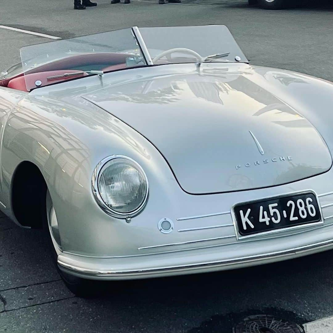 パトリック・デンプシーさんのインスタグラム写真 - (パトリック・デンプシーInstagram)「A great evening spent with my @porsche friends at the 75th anniversary event at the Porsche museum in Germany.  In this photo is the very first porsche! #porschemuseumstuttgart #porsche75 #porsche75years」6月10日 5時18分 - patrickdempsey