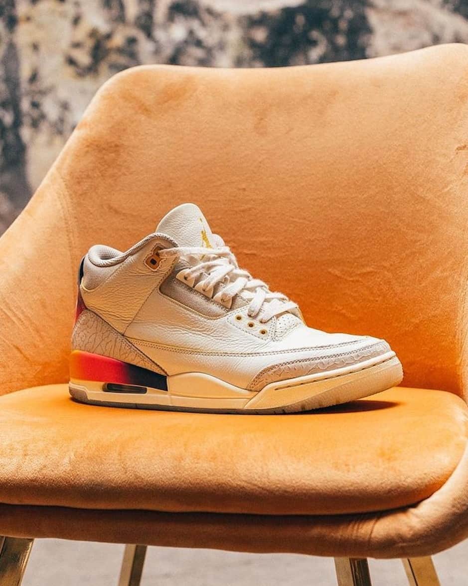 Sneaker Newsさんのインスタグラム写真 - (Sneaker NewsInstagram)「Up close with the @jbalvin x Air Jordan 3 Retro! The design is inspired by the sunset in Medillin, Colombia. Look out for these in September! LINK IN BIO for more details.⁠ 📷️: @oscar_castillo」6月10日 5時21分 - sneakernews