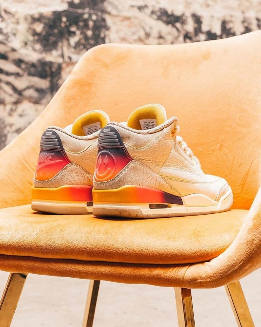 Sneaker Newsさんのインスタグラム写真 - (Sneaker NewsInstagram)「Up close with the @jbalvin x Air Jordan 3 Retro! The design is inspired by the sunset in Medillin, Colombia. Look out for these in September! LINK IN BIO for more details.⁠ 📷️: @oscar_castillo」6月10日 5時21分 - sneakernews